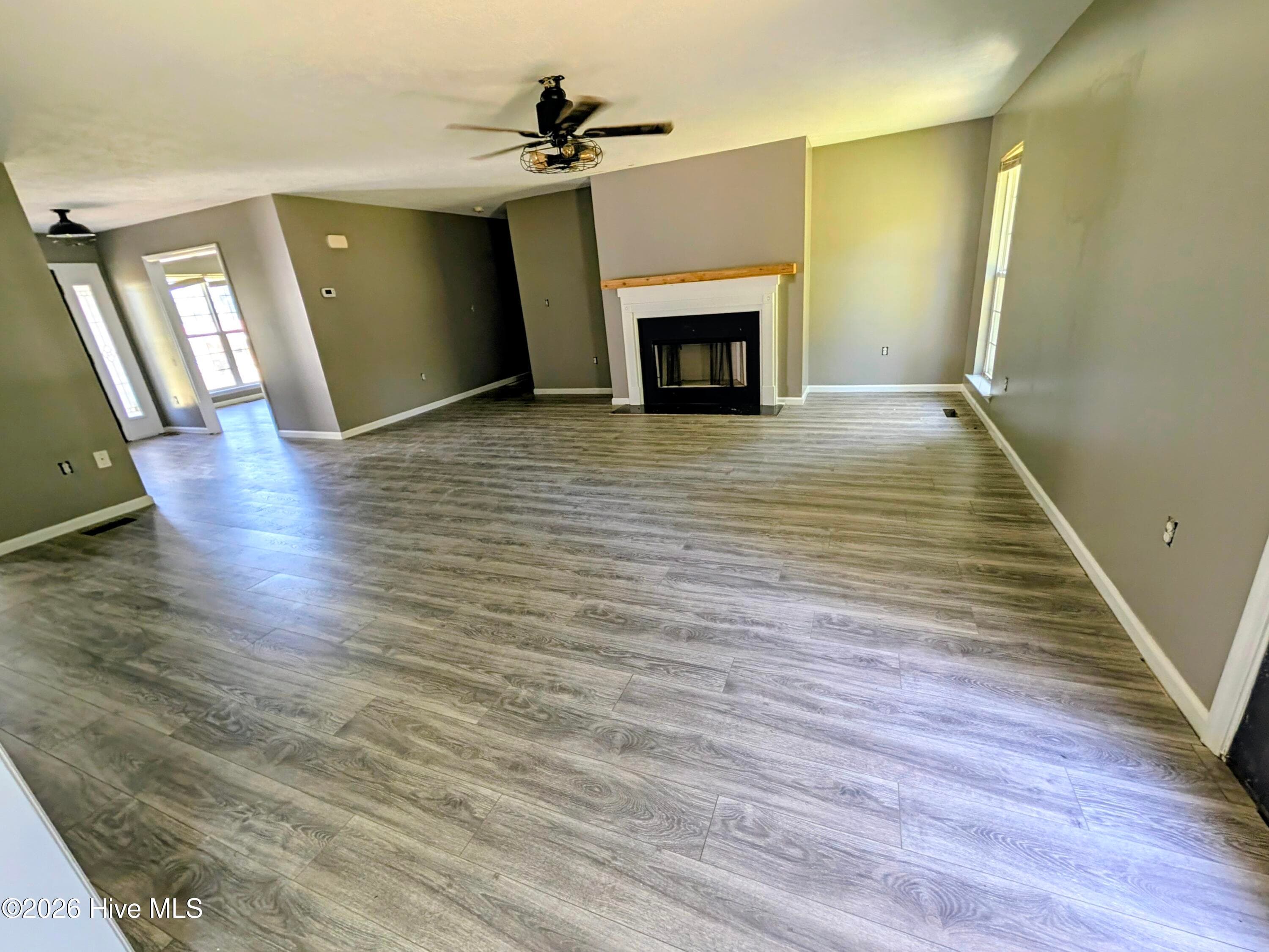 Huge Living Room w/ Fireplace - 423 Weeks Street, Wadley, GA 30477