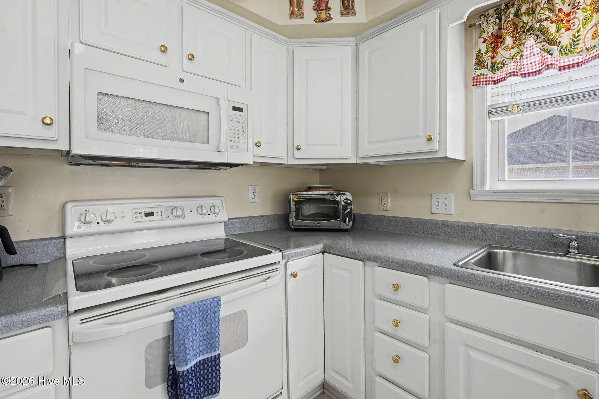 Single Family Residence at 1718 Pharview Drive SW, Ocean Isle Beach, NC 28469, photo 17 of 38