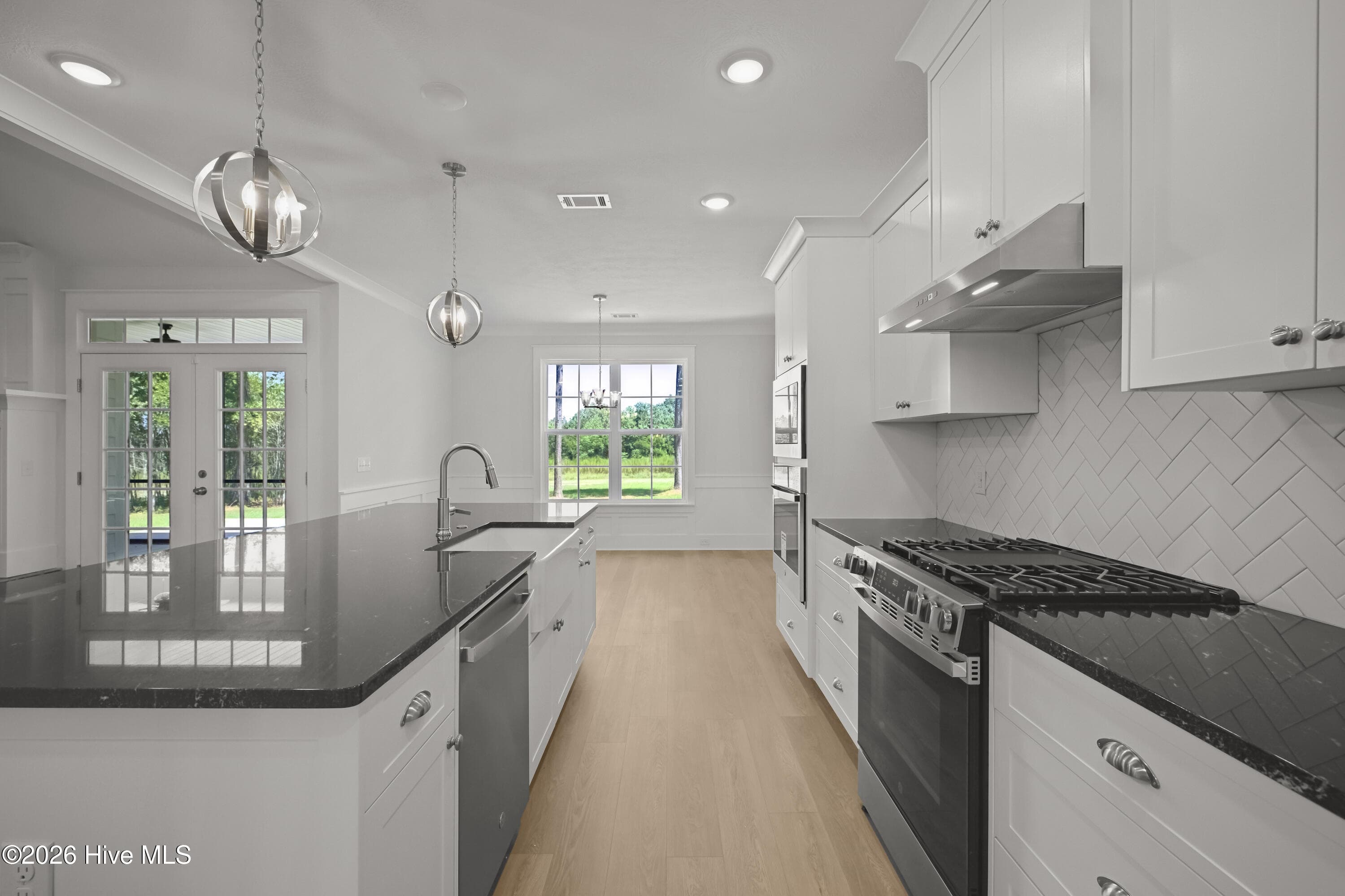 Gas range - 1096 Bellingham Drive, Beech Island, SC 29842