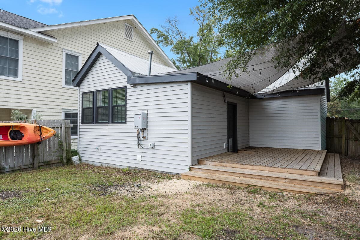 Single Family Residence at 704 S 3rd Street, Wilmington, NC 28401, photo 2 of 2