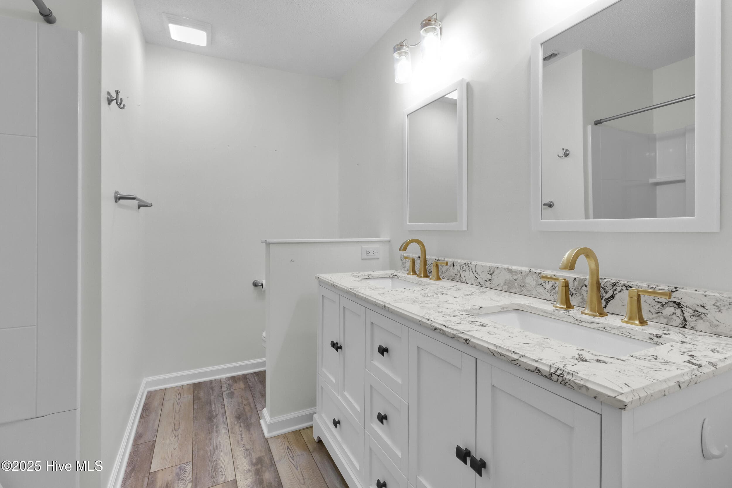 Single Family Residence at 7212 Windward Drive, New Bern, NC 28560, photo 17 of 41