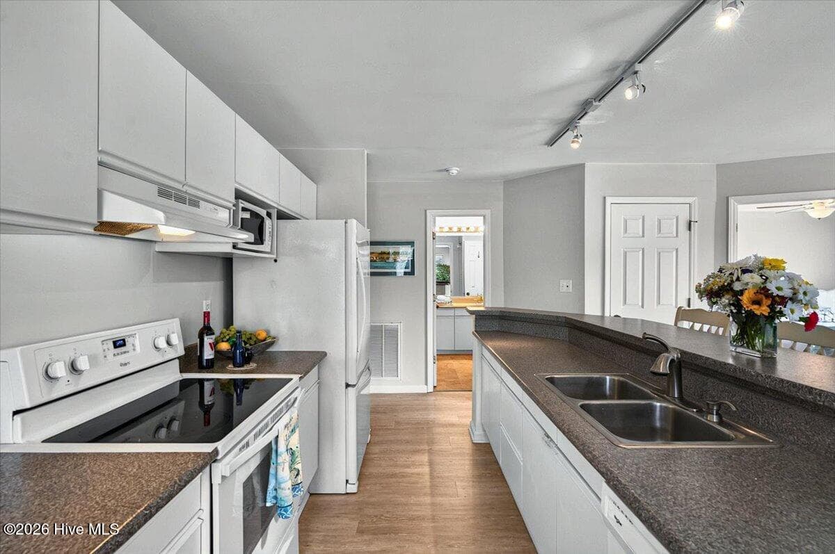 Condominium at 816 Colony Place SW # D, Sunset Beach, NC 28468, photo 13 of 54