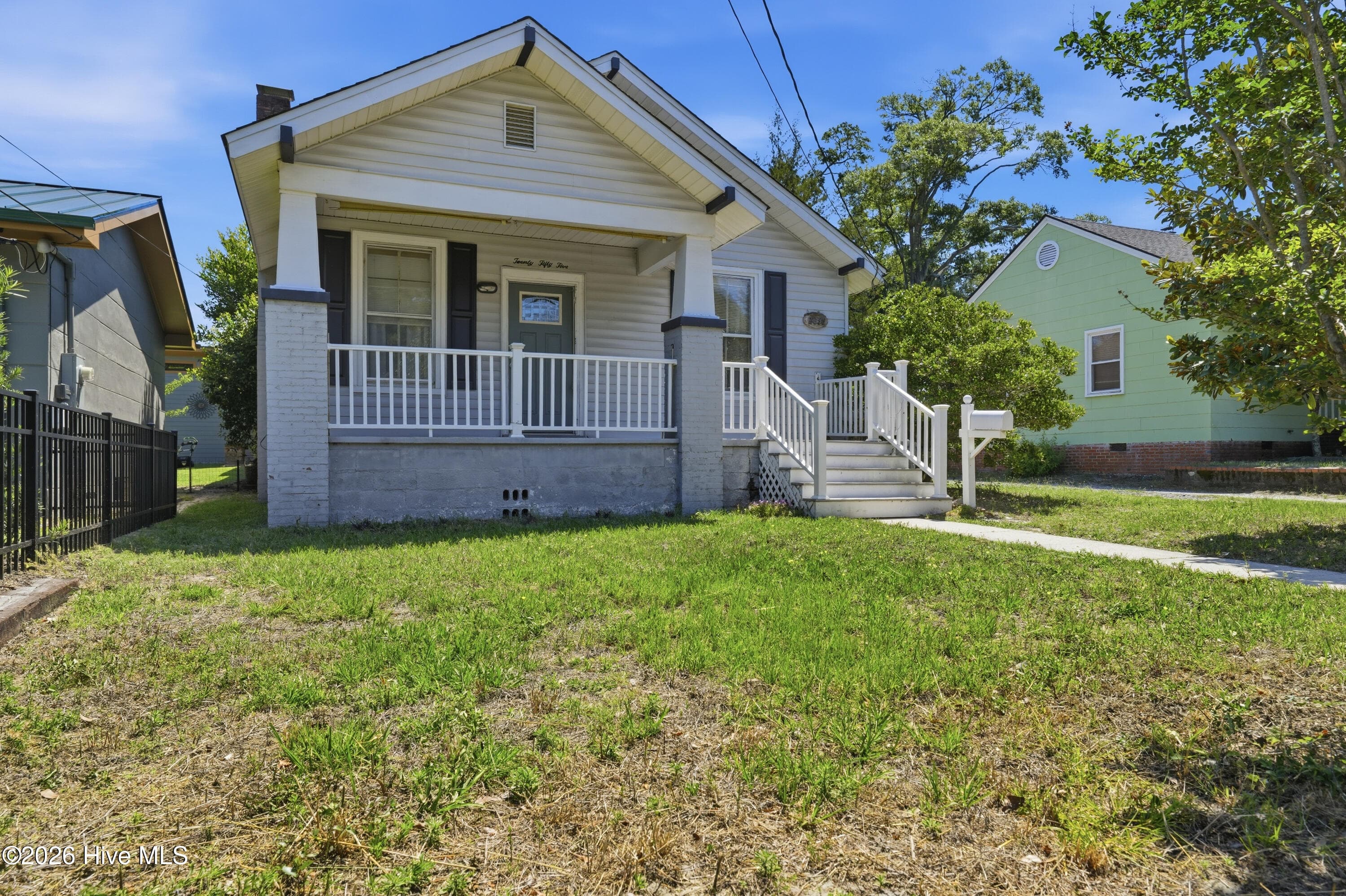 Single Family Residence at 2055 Washington Street, Wilmington, NC 28401, photo 2 of 28