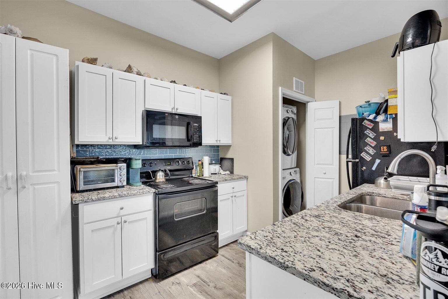 Back unit kitchen/laundry - 305 Macmillan Avenue N, Wilmington, NC 28403
