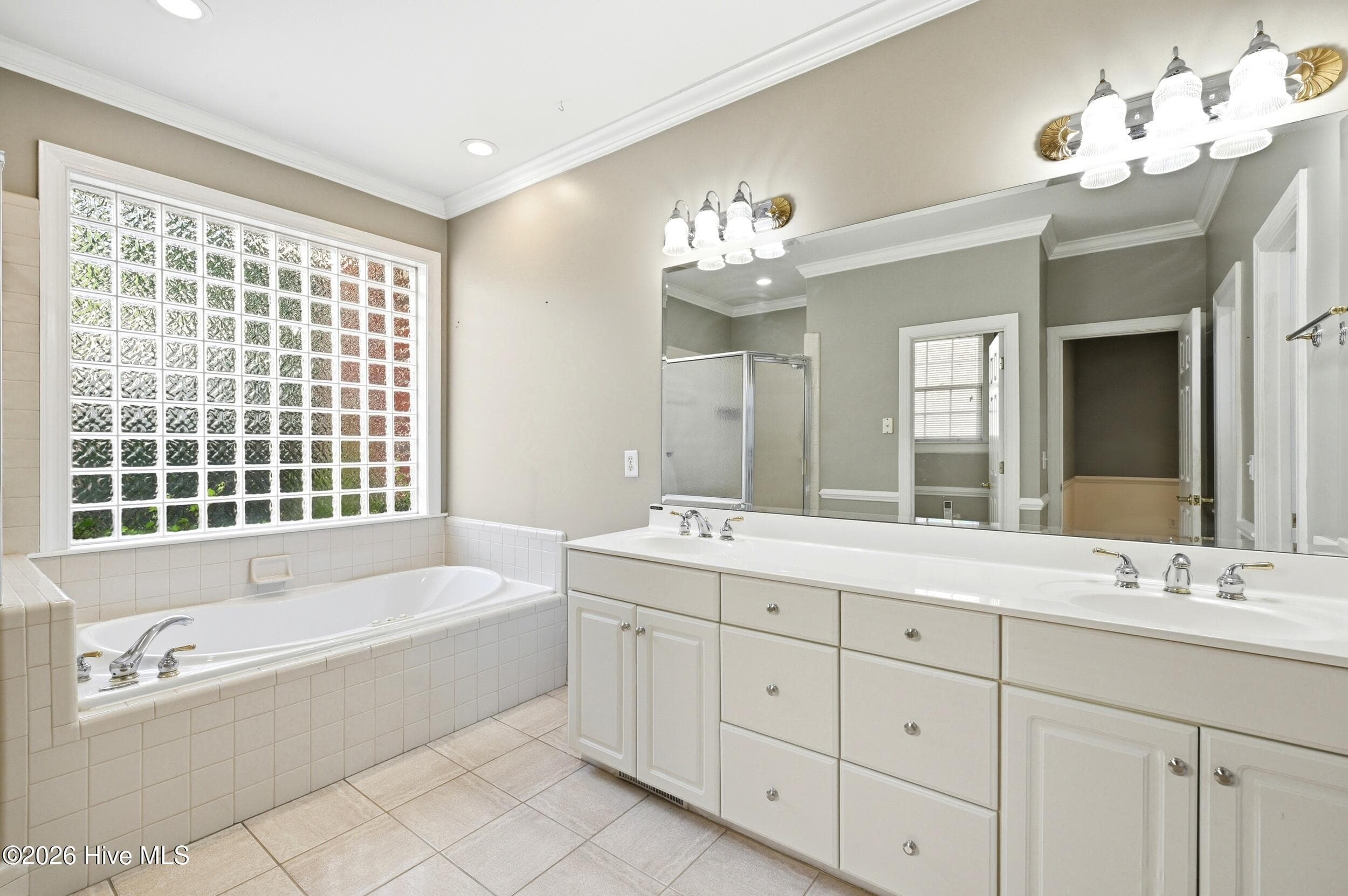 Single Family Residence at 7312 Masonboro Sound Road, Wilmington, NC 28409, photo 4 of 5