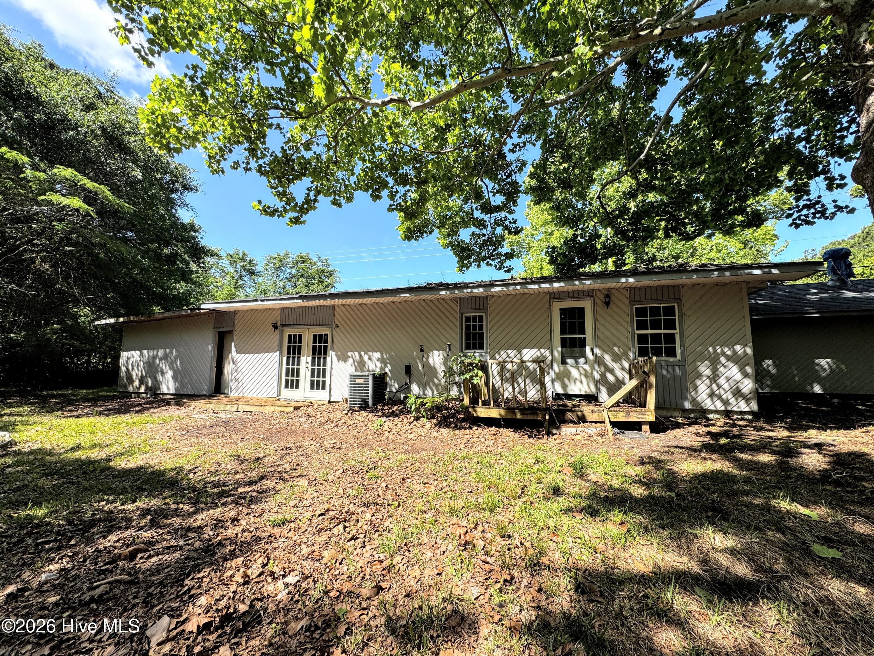 Single Family Residence at 739 Sloop Point Road, Hampstead, NC 28443, photo 28 of 32