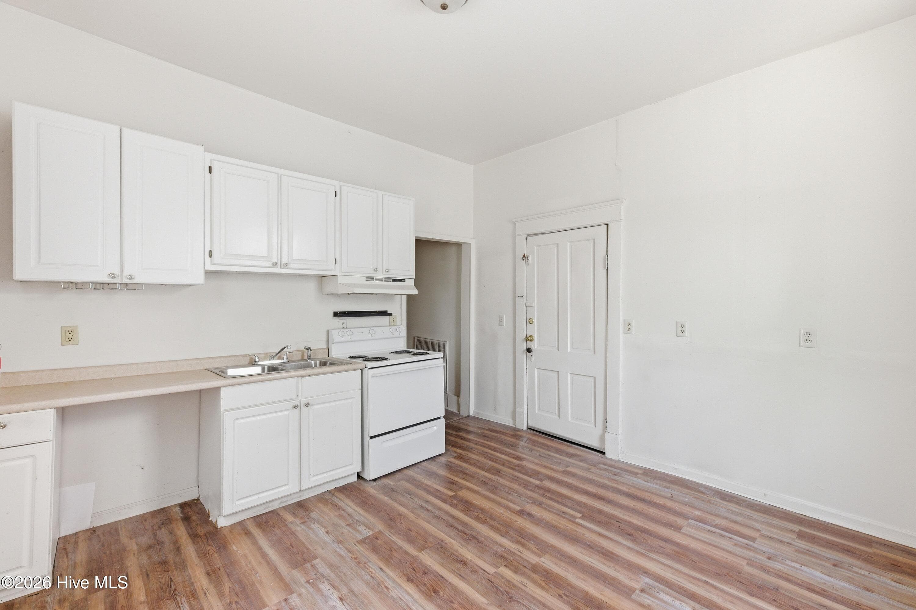 Duplex at 623 S 6th Street, Wilmington, NC 28401, Wilmington, photo 2 of 2