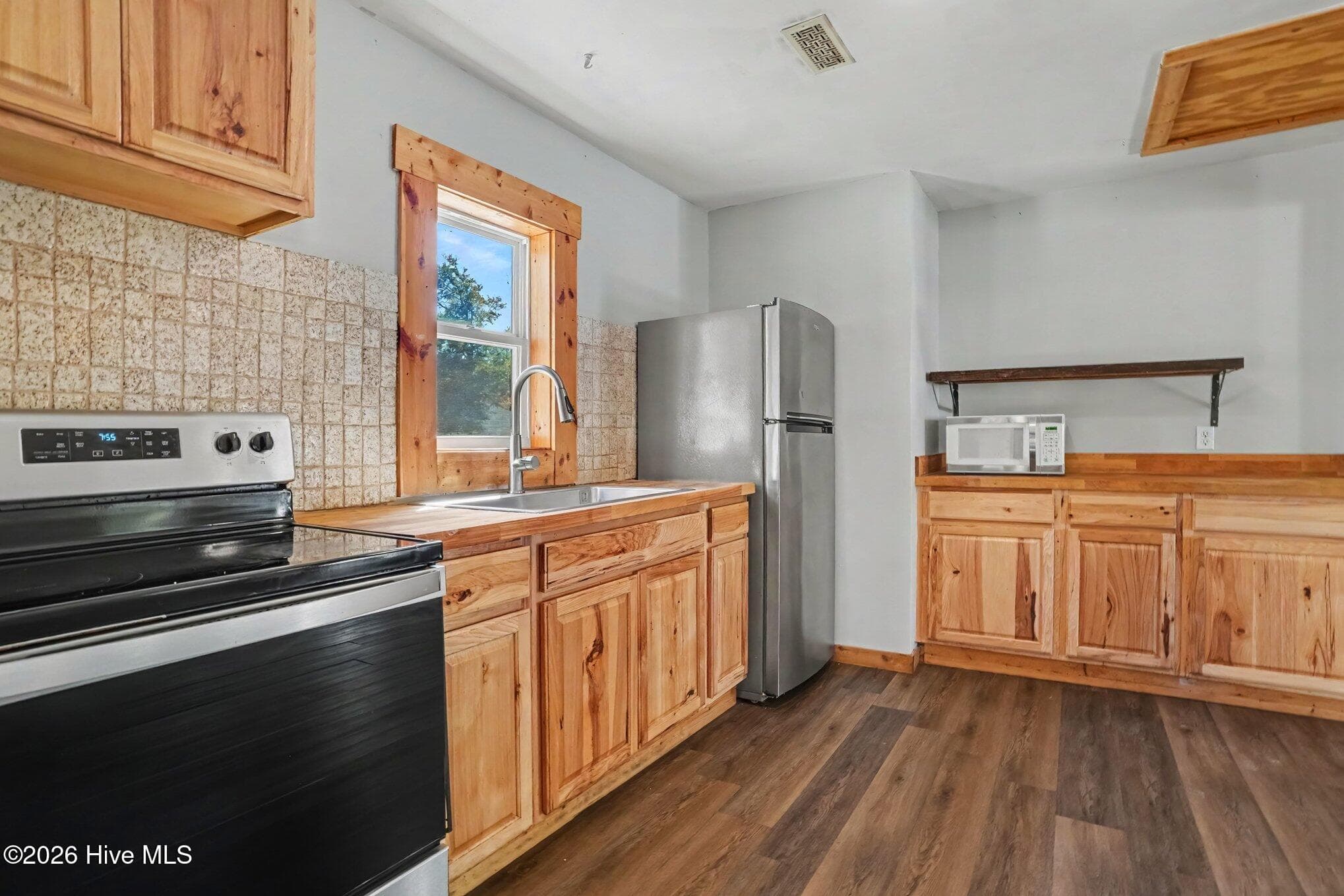 Single Family Residence at 124 N Middleton Avenue, Oak Island, NC 28465, Oak Island, photo 15 of 48