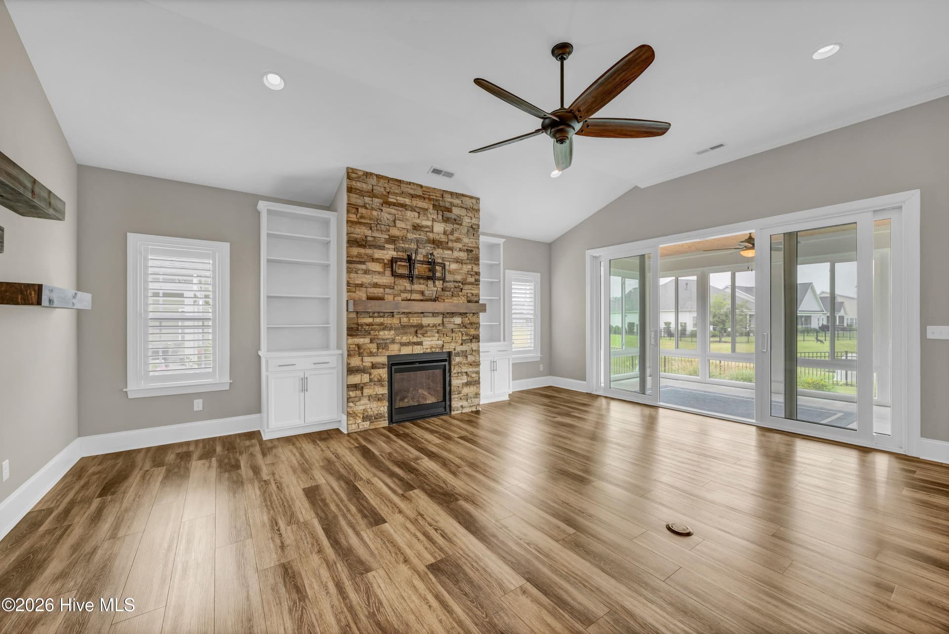 Single Family Residence at 912 Hazel Bill Court, Wilmington, NC 28409, photo 4 of 30