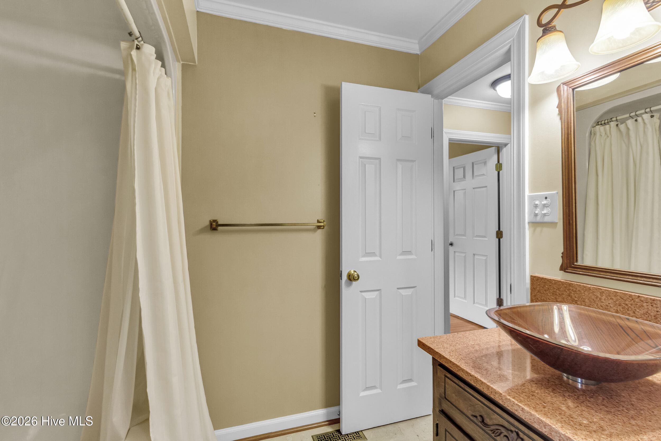 Single Family Residence at 2514 Hickory Street, New Bern, NC 28562, photo 19 of 33