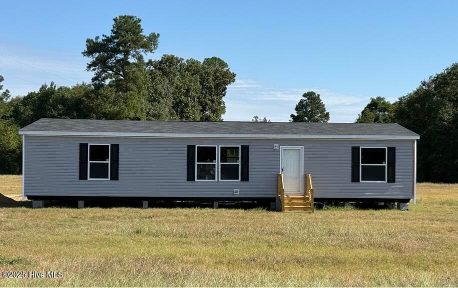 Manufactured Home at 2227 Twisted Hickory Road, Elizabethtown, NC 28337, photo 2 of 27