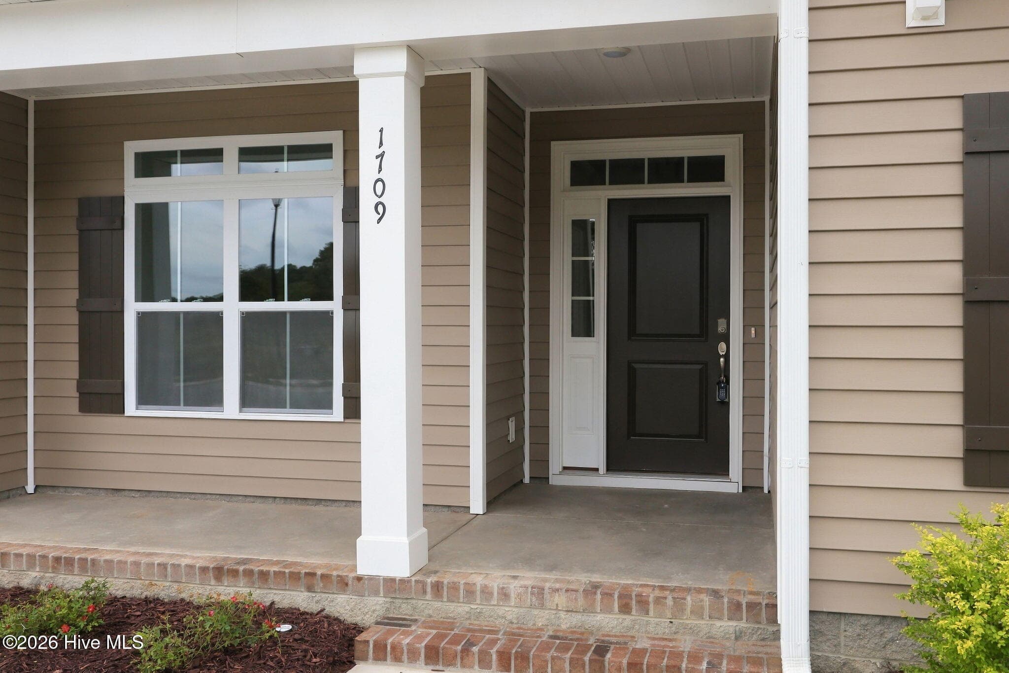 Single Family Residence at 1709 Dew Meadow Drive, Winterville, NC 28590, photo 9 of 77