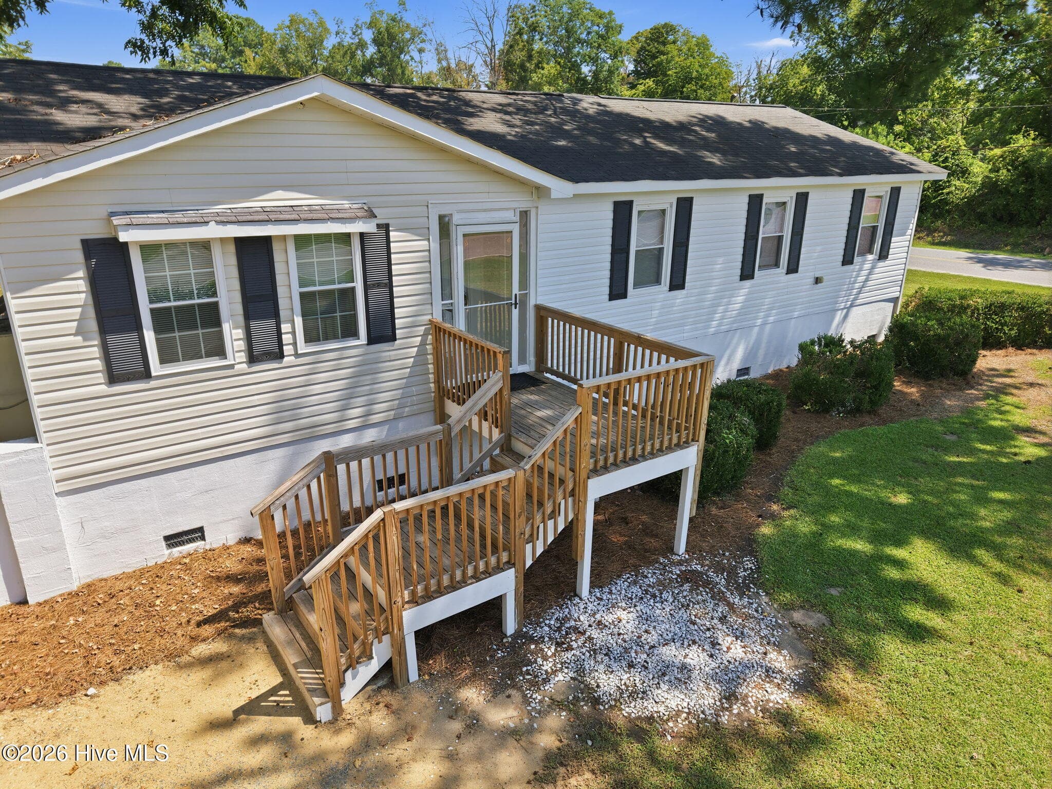 Single Family Residence at 17 Old Fort Shores Road, Chocowinity, NC 27817, photo 4 of 46