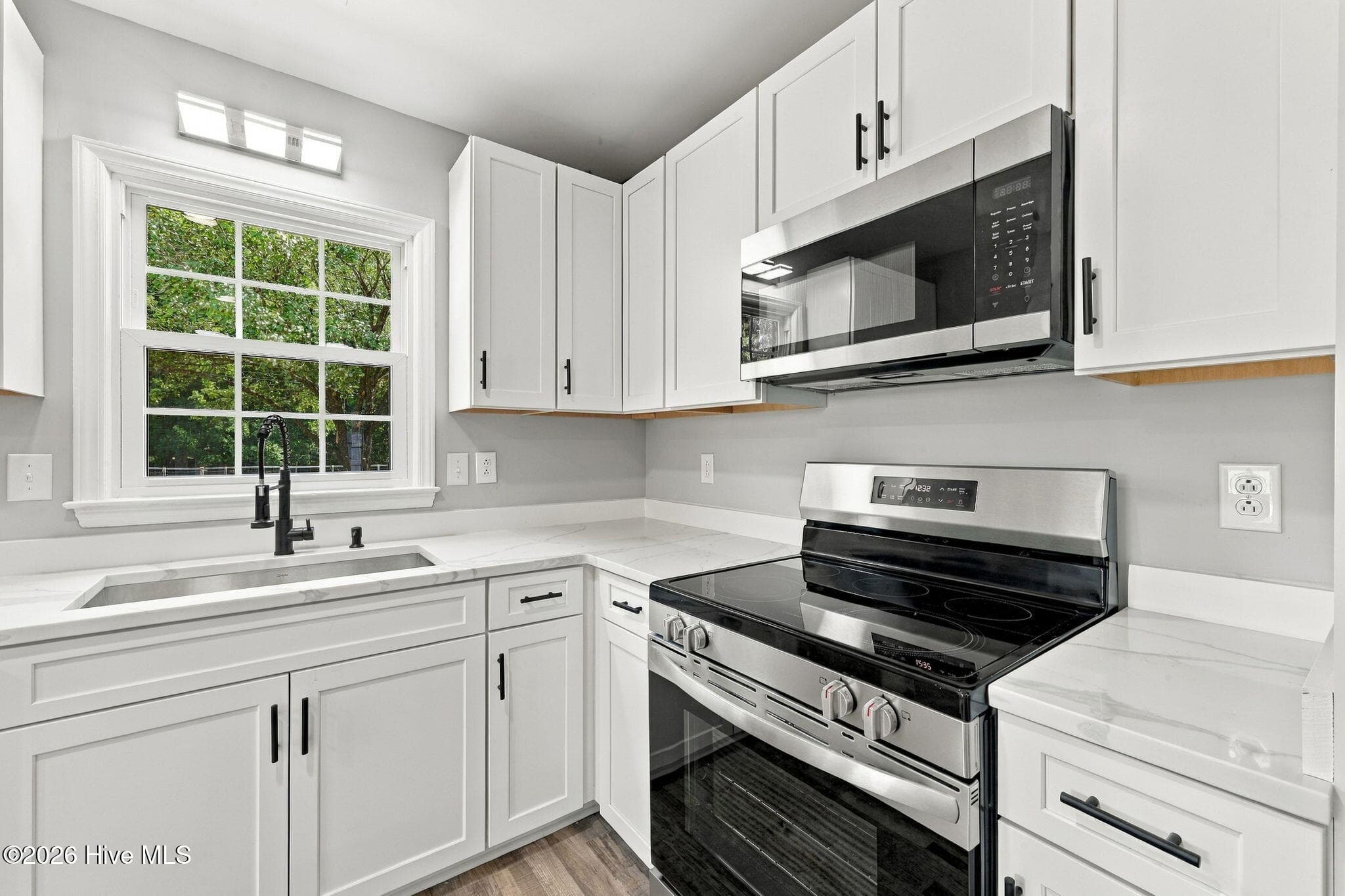 Single Family Residence at 4511 Rivershore Drive, New Bern, NC 28560, photo 2 of 52