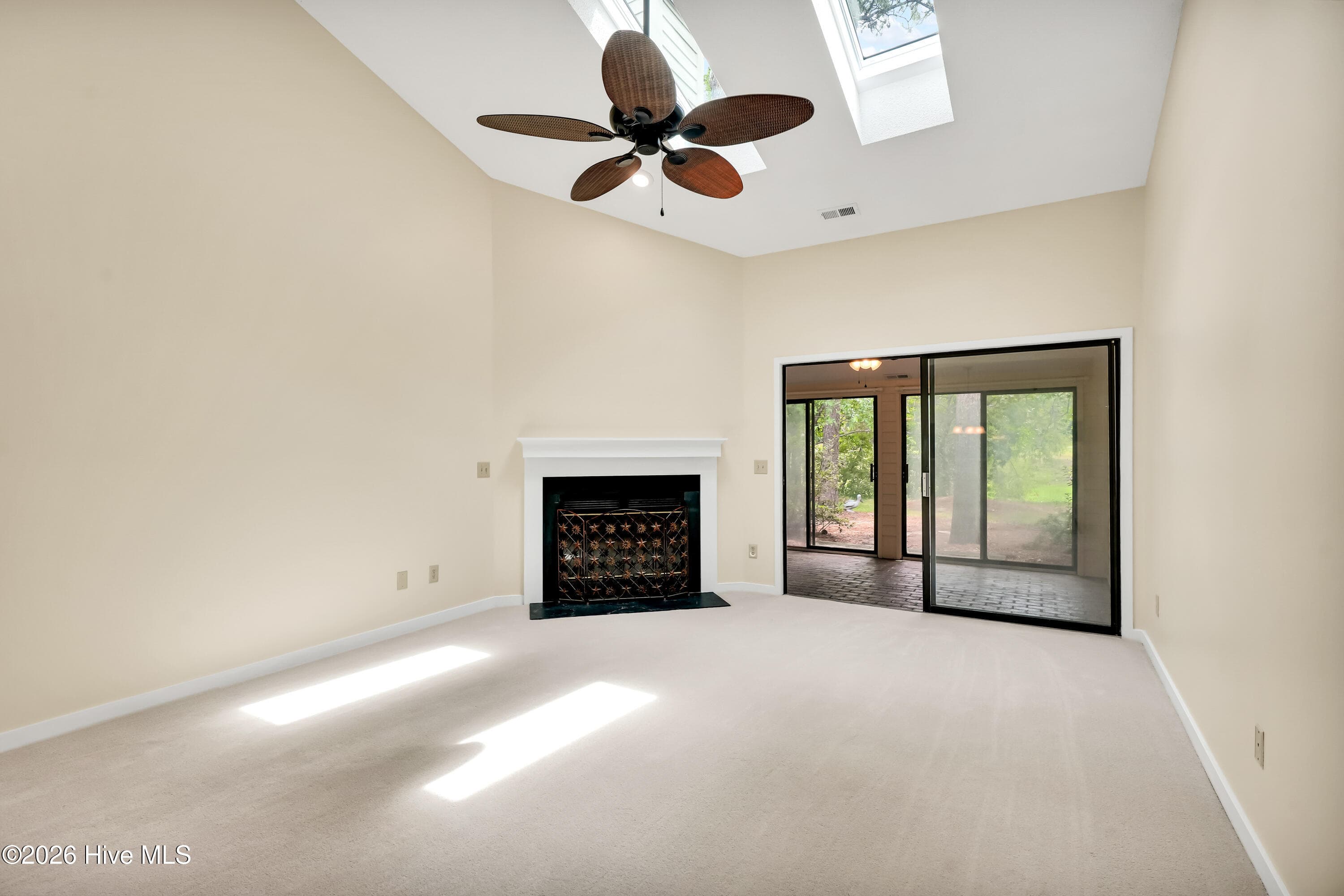 Townhouse at 221 Inland Greens Circle, Wilmington, NC 28405, photo 16 of 44