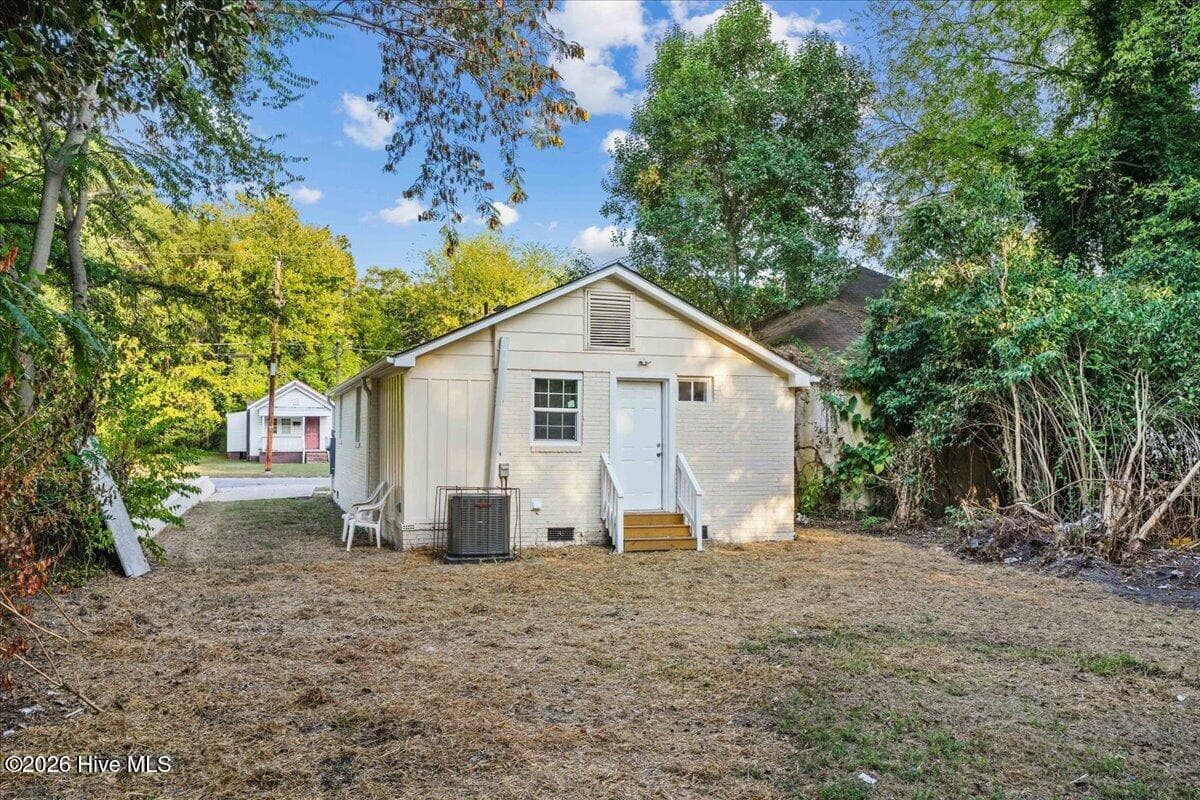 Single Family Residence at 623 Slaughter Street, Goldsboro, NC 27530, photo 7 of 19