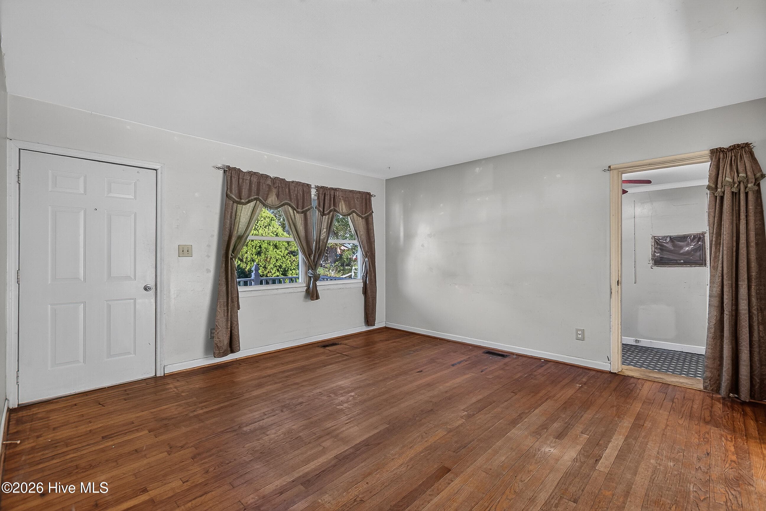 Single Family Residence at 115 Shamrock Drive, Jacksonville, NC 28540, photo 5 of 38