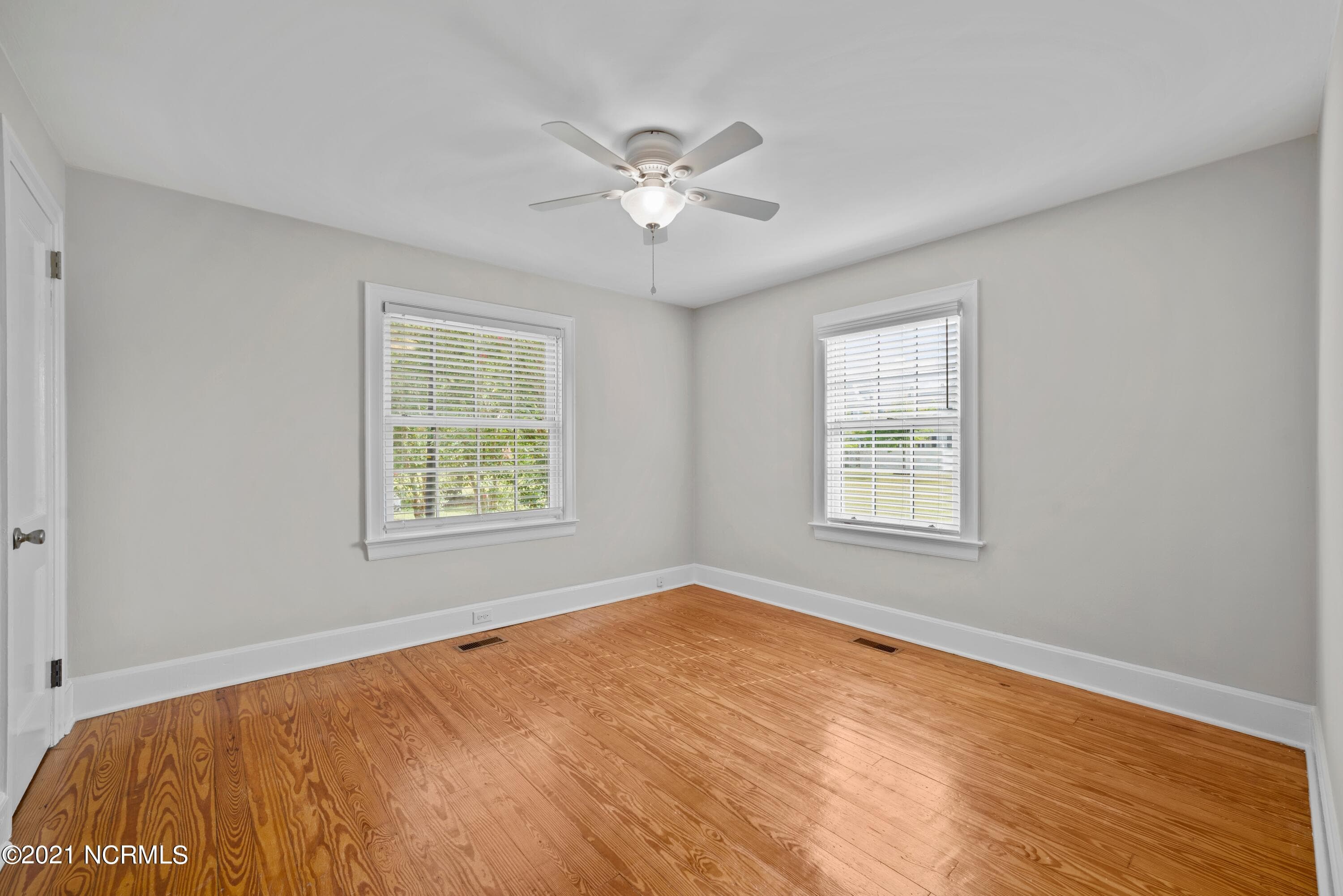 Apartment at 514 Broad Street, New Bern, NC 28560, photo 7 of 18
