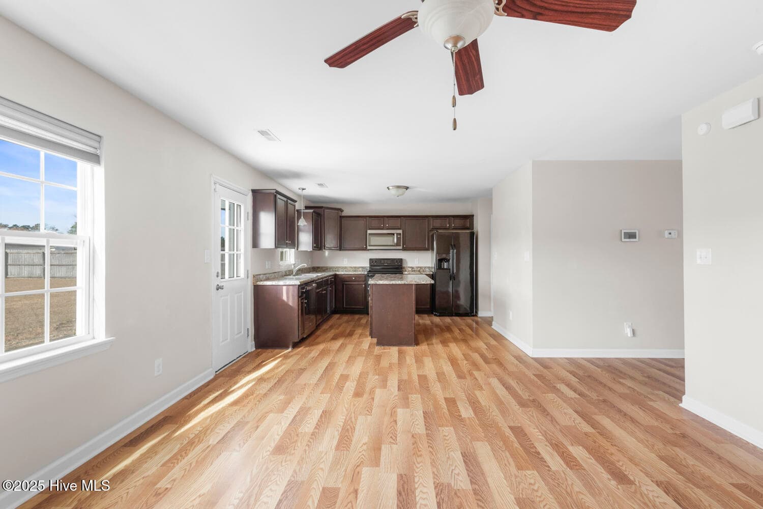 Single Family Residence at 405 Duncan Drive S, Richlands, NC 28574, photo 15 of 34