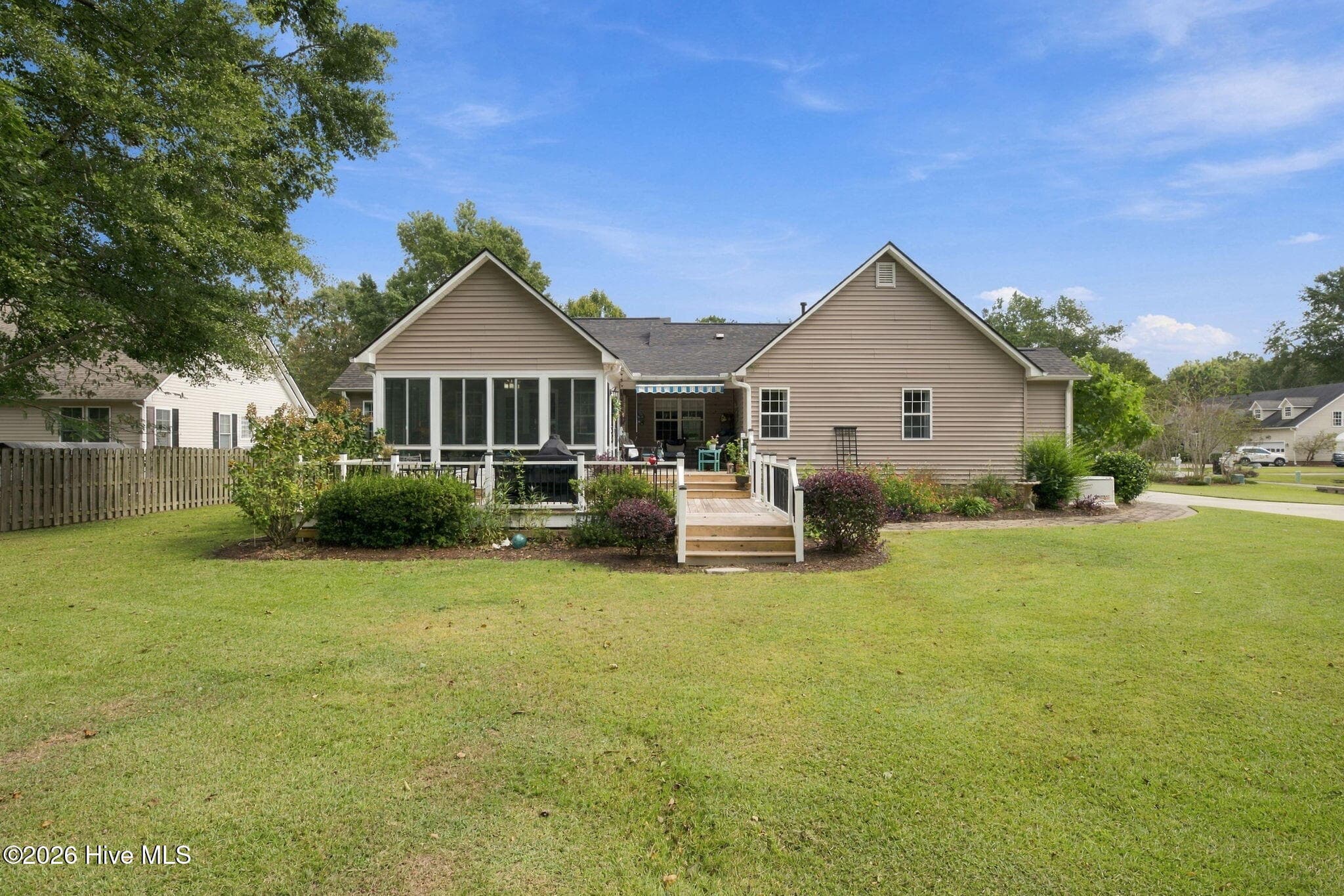 Single Family Residence at 100 Fern Court, New Bern, NC 28562, photo 6 of 53