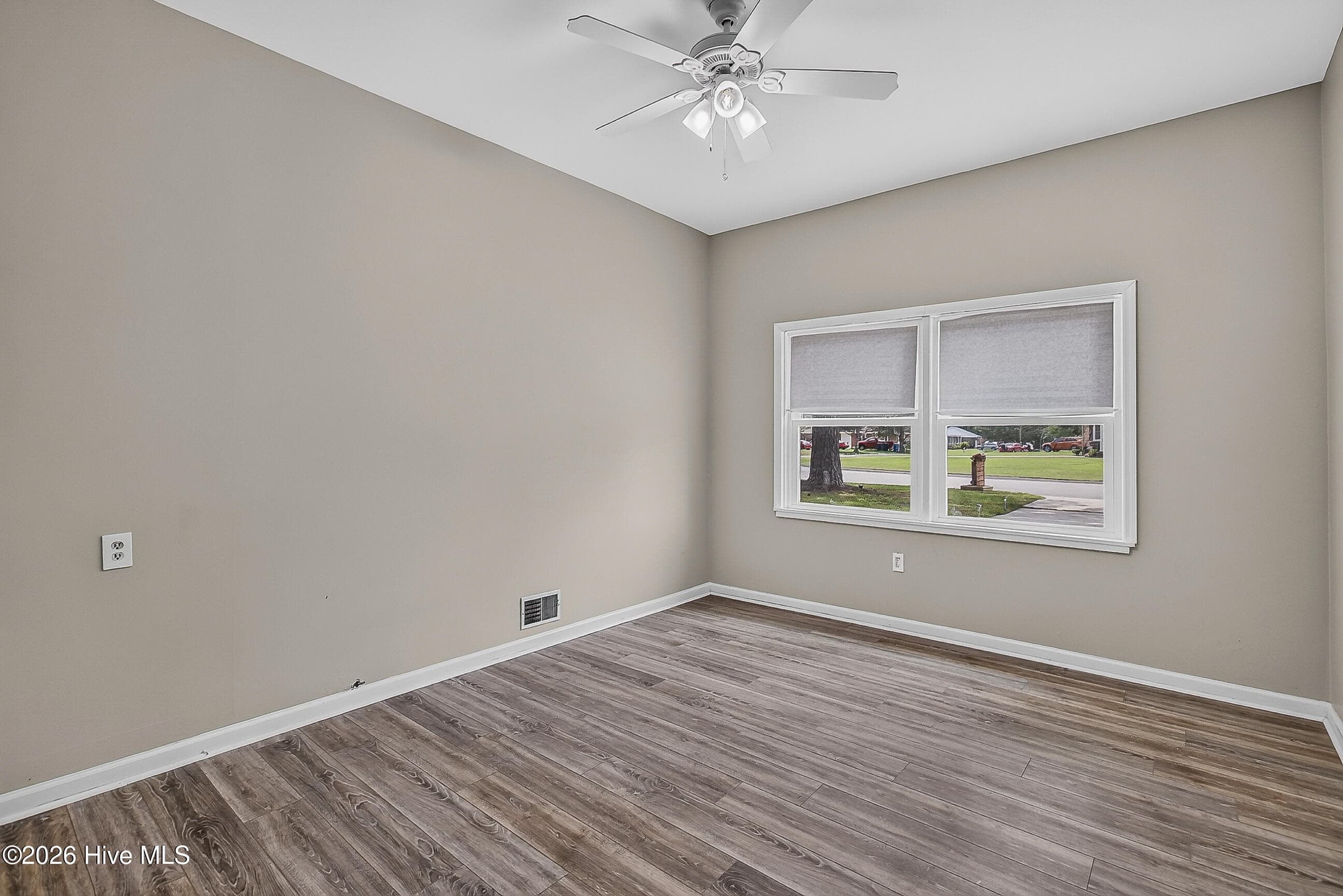 Single Family Residence at 125 Linda Loop, Jacksonville, NC 28546, photo 13 of 34