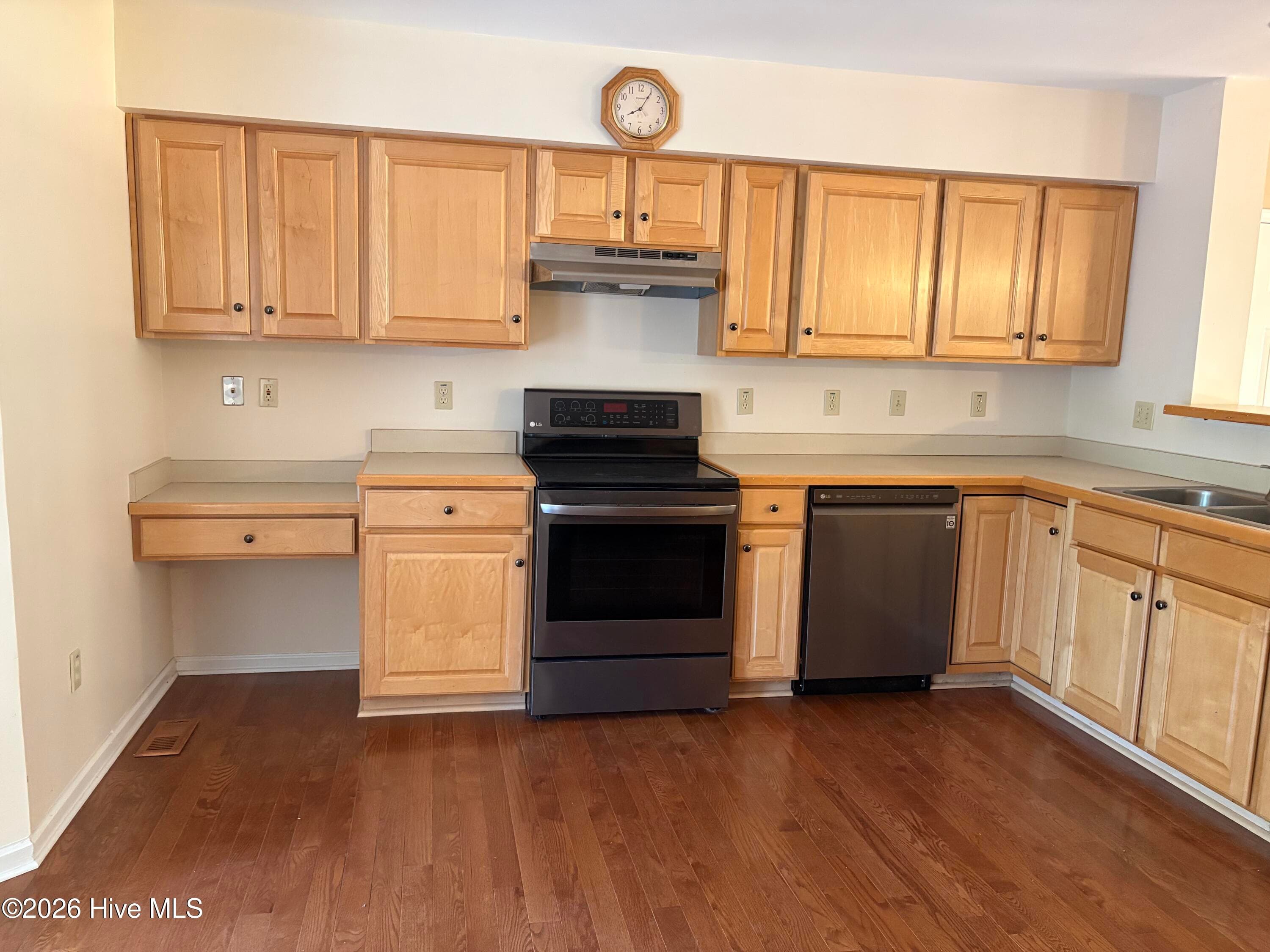 Single Family Residence at 15 Sandpiper Drive, Whispering Pines, NC 28327, Whispering Pines, photo 8 of 54