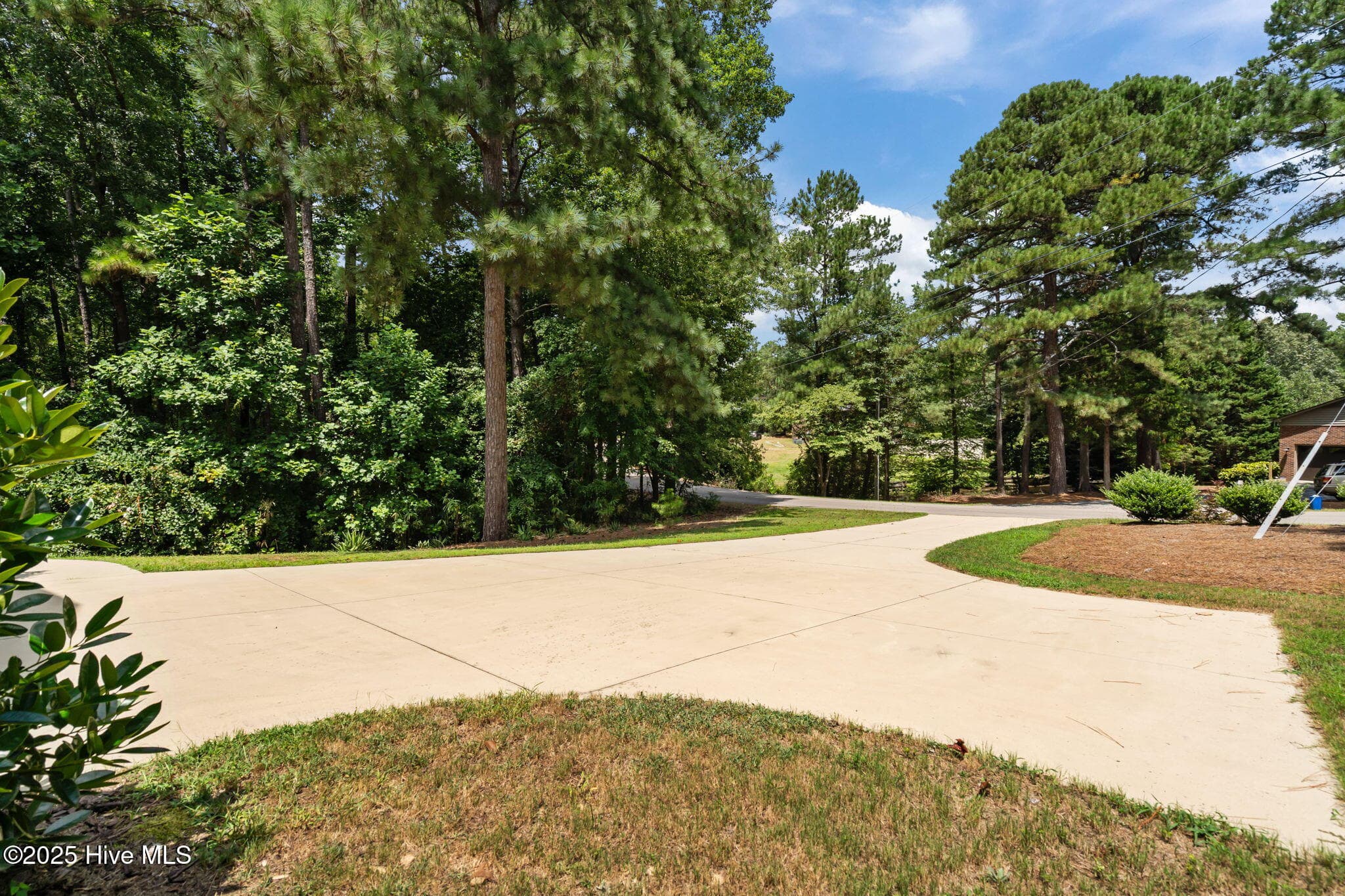 Single Family Residence at 27 Pine Lake Drive, Whispering Pines, NC 28327, Whispering Pines, photo 6 of 36