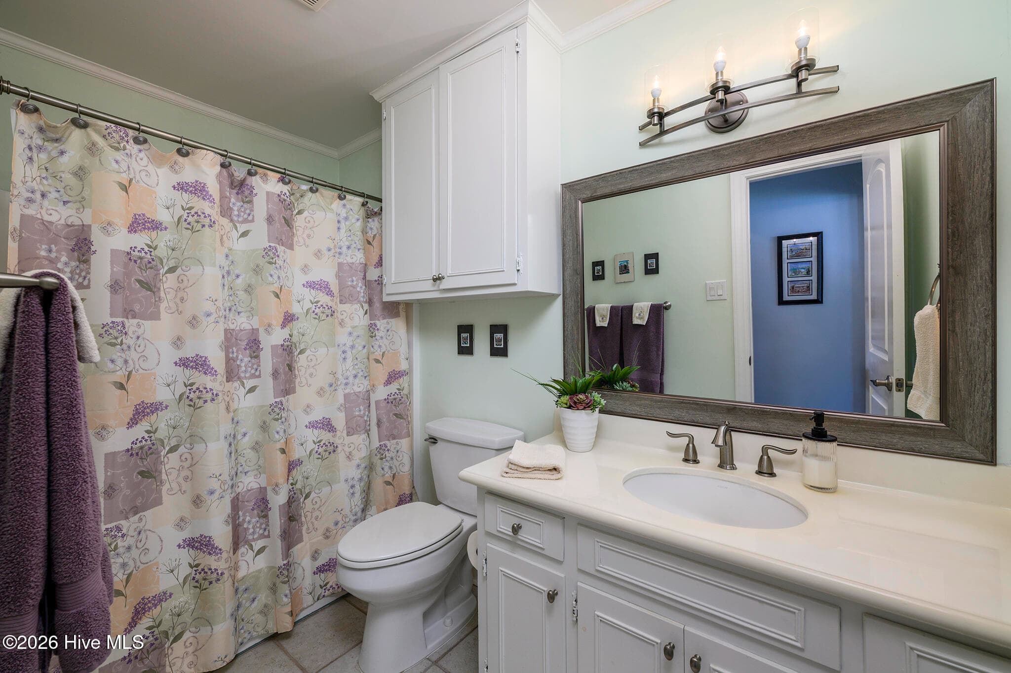 Single Family Residence at 302 Plantation Drive, New Bern, NC 28562, photo 4 of 7