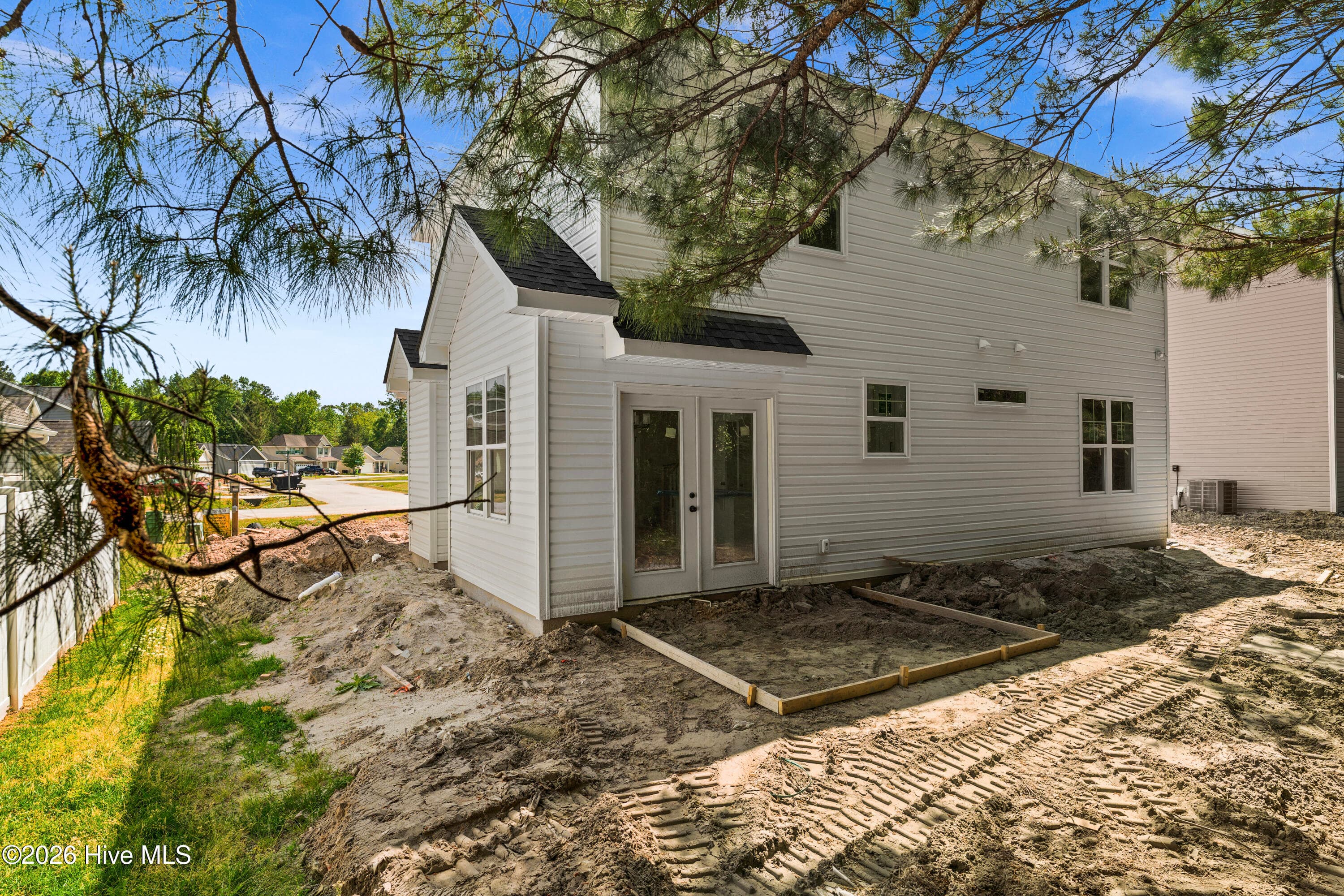 Single Family Residence at 445 Peregrine Ridge Drive, New Bern, NC 28560, photo 6 of 79