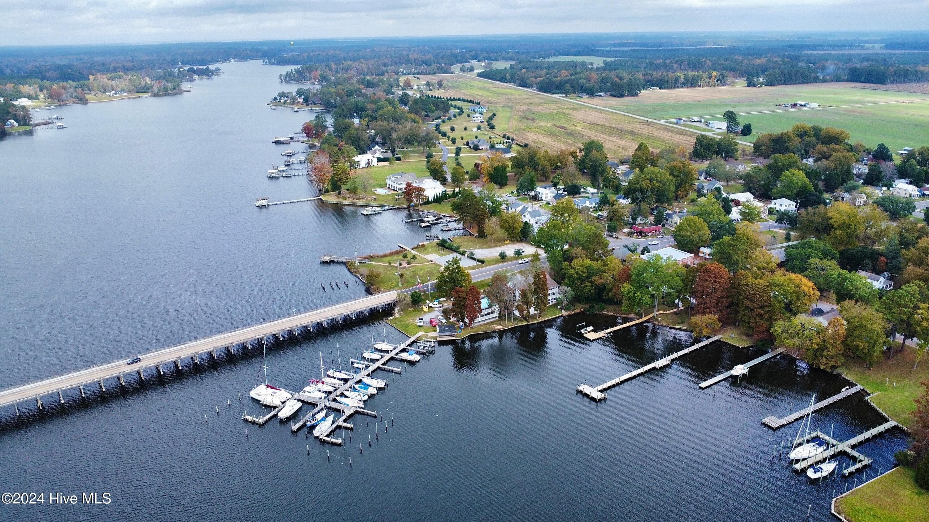 Easy water access - 107 S Main Street, Bath, NC 27808, Bath