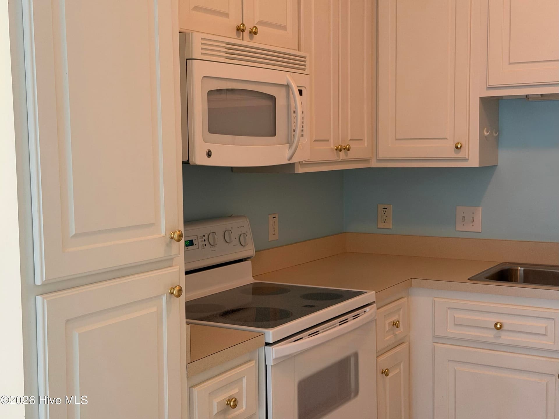 Kitchen - 2059 Briarwood Drive, Kinston, NC 28501