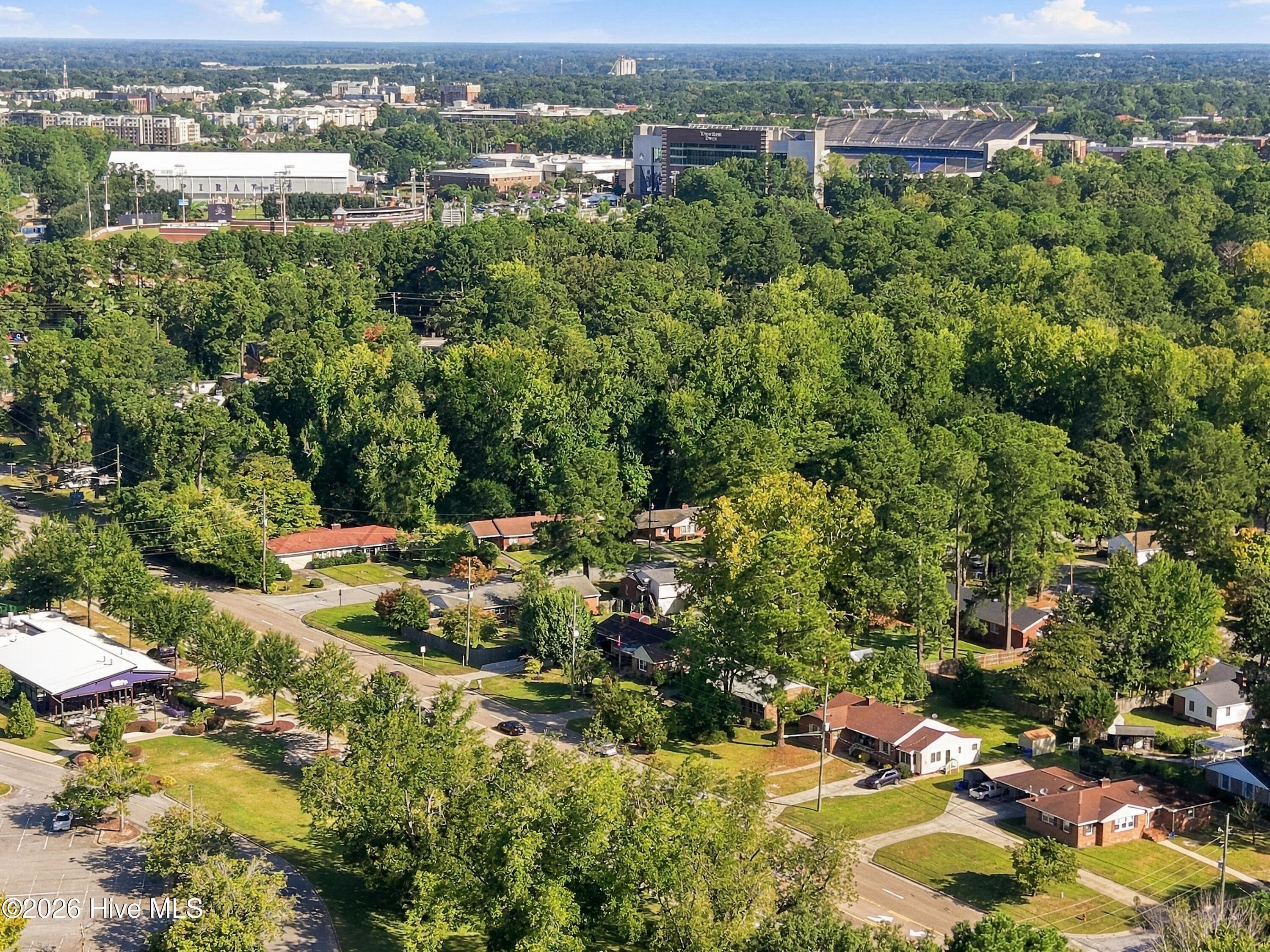 Walking distance to ECU Stadiums for Athletic events!! Football, Baseball, Softball, Soccer, etc. - 2104 Charles Boulevard, Greenville, NC 27858