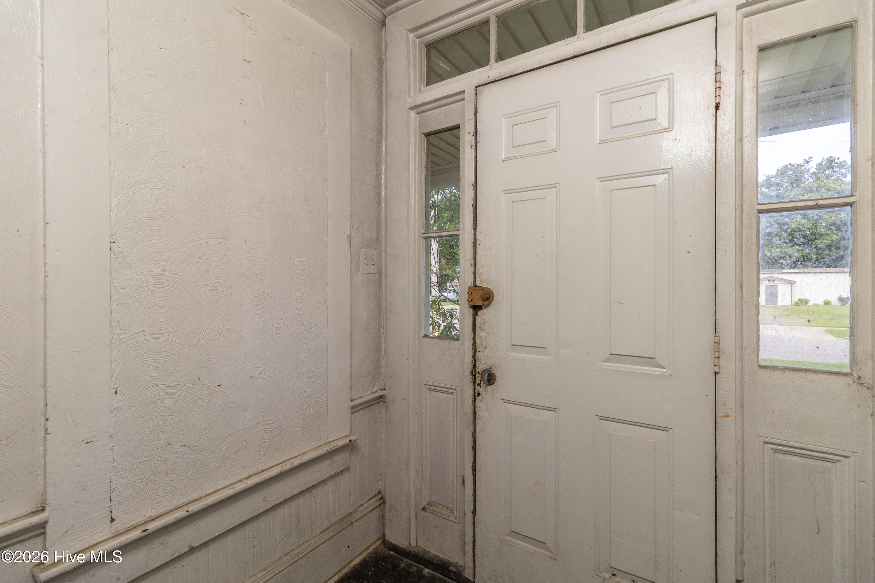 Single Family Residence at 313 N Oakum Street, Edenton, NC 27932, photo 6 of 21