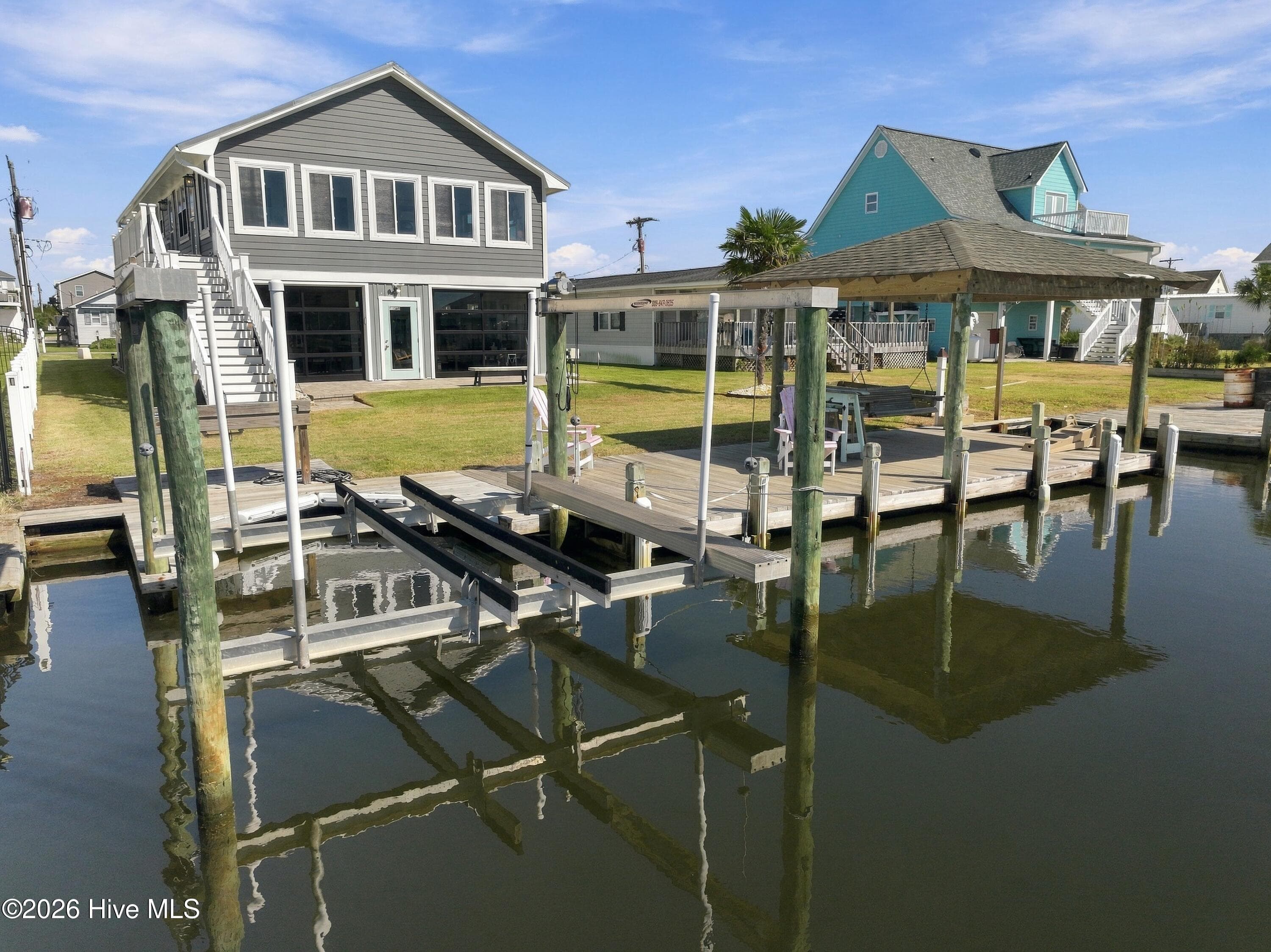 6075 6th Street, Surf City, NC 28445