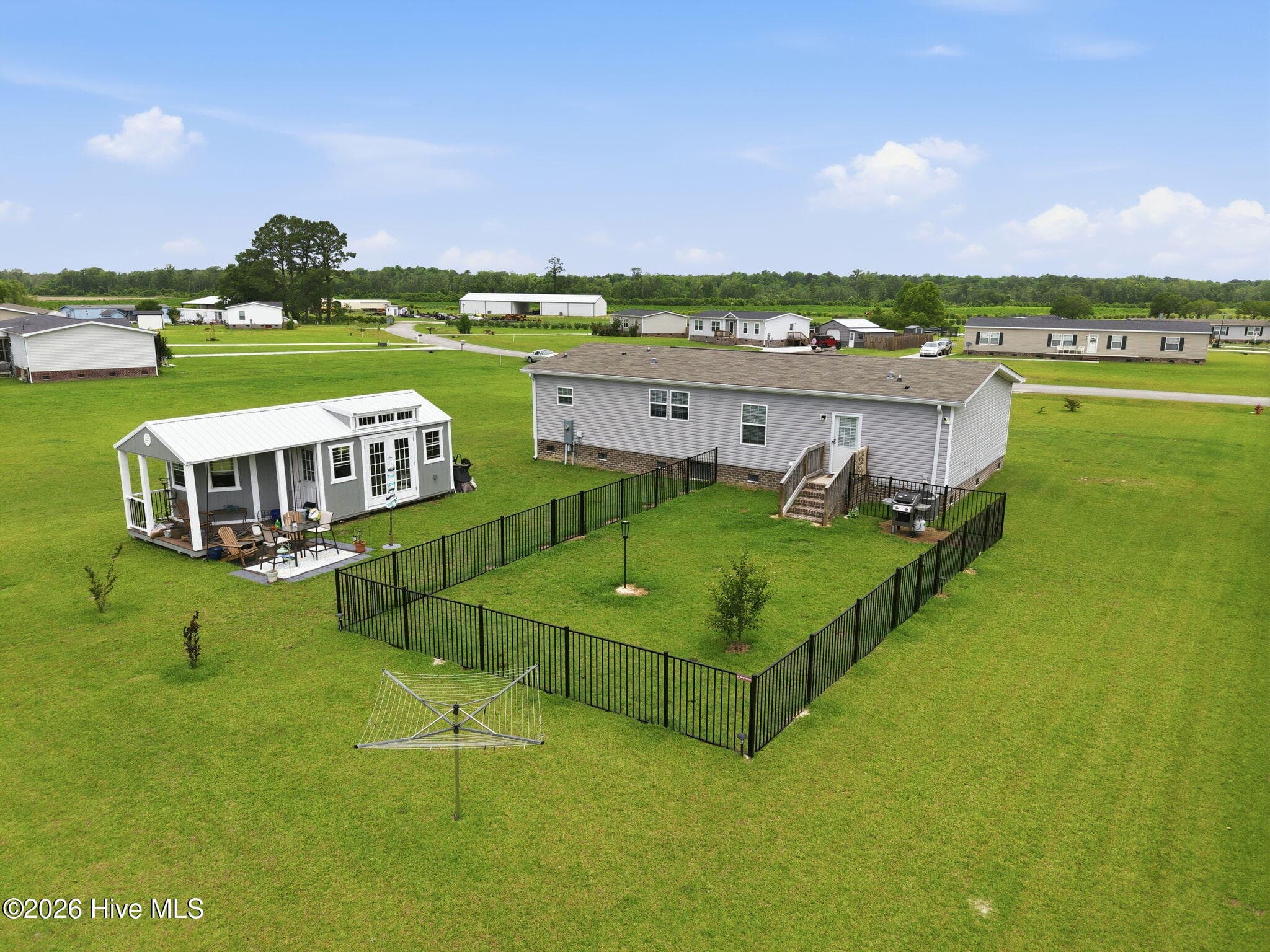 Manufactured Home at 203 Magnolia Drive, Stella, NC 28582, photo 6 of 40