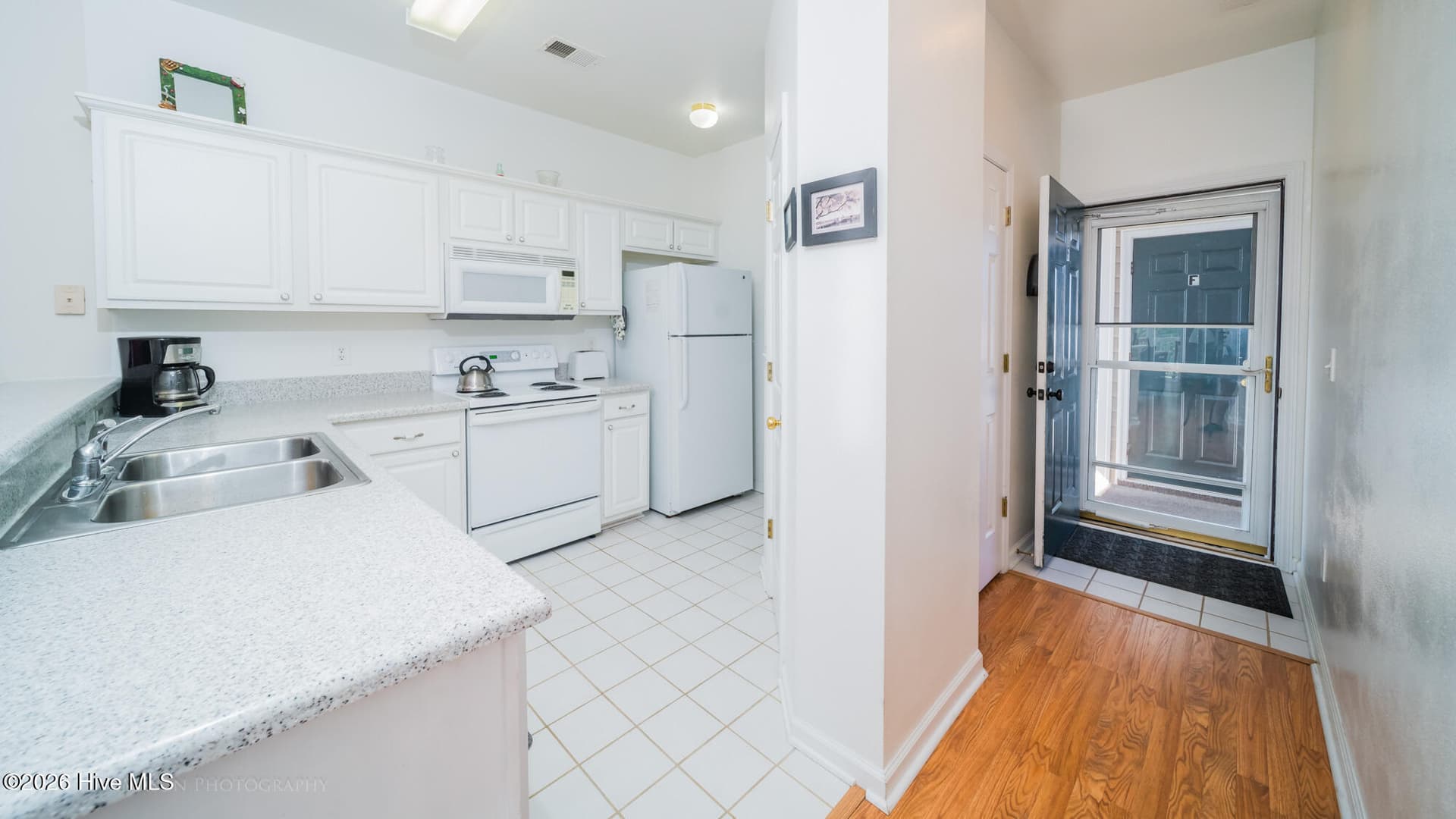 Condominium at 880 Great Egret Circle SW 10f, Sunset Beach, NC 28468, photo 10 of 58