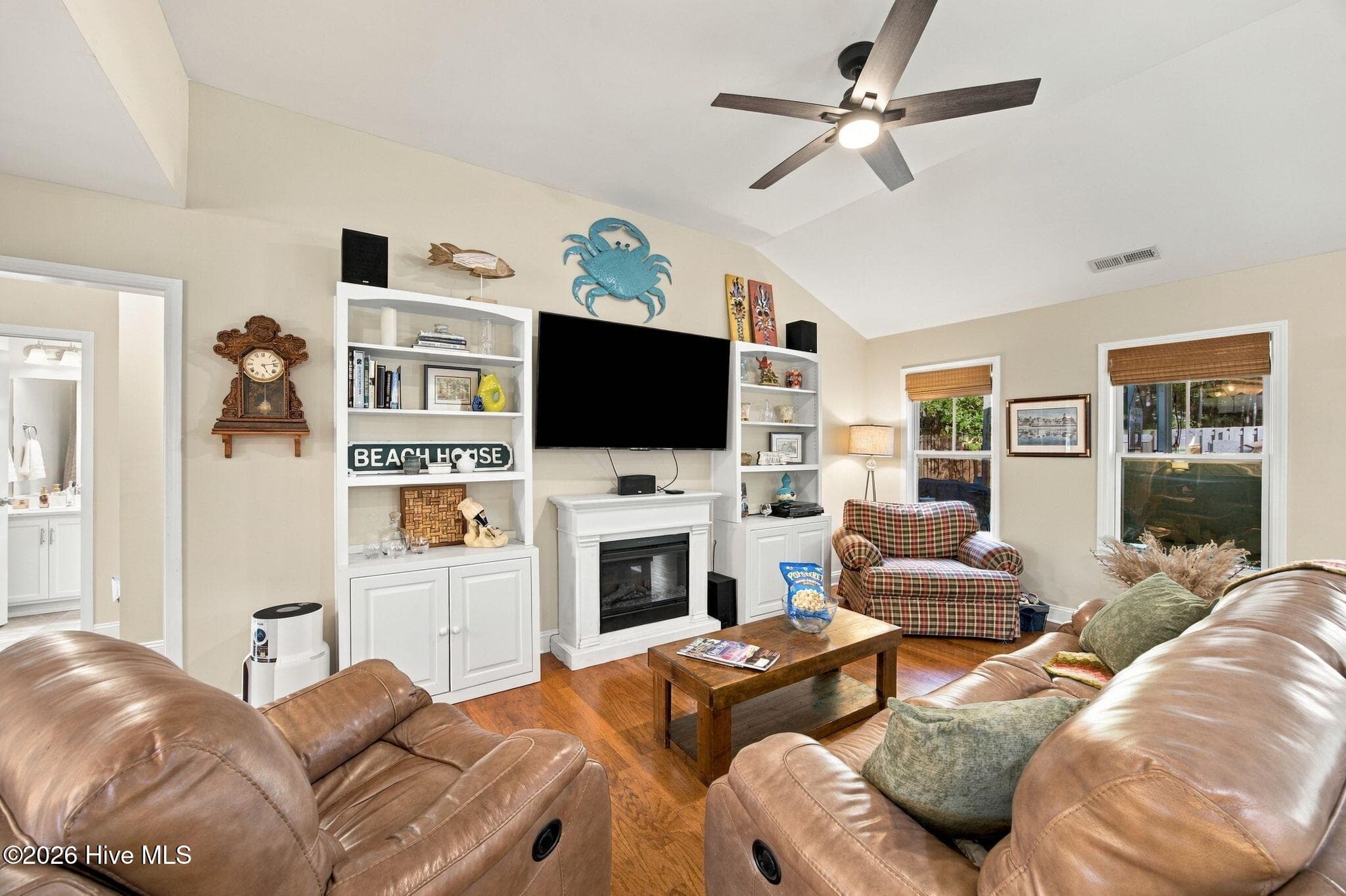 Built in shelves - 4490 Frying Pan Road SE, Southport, NC 28461, Southport