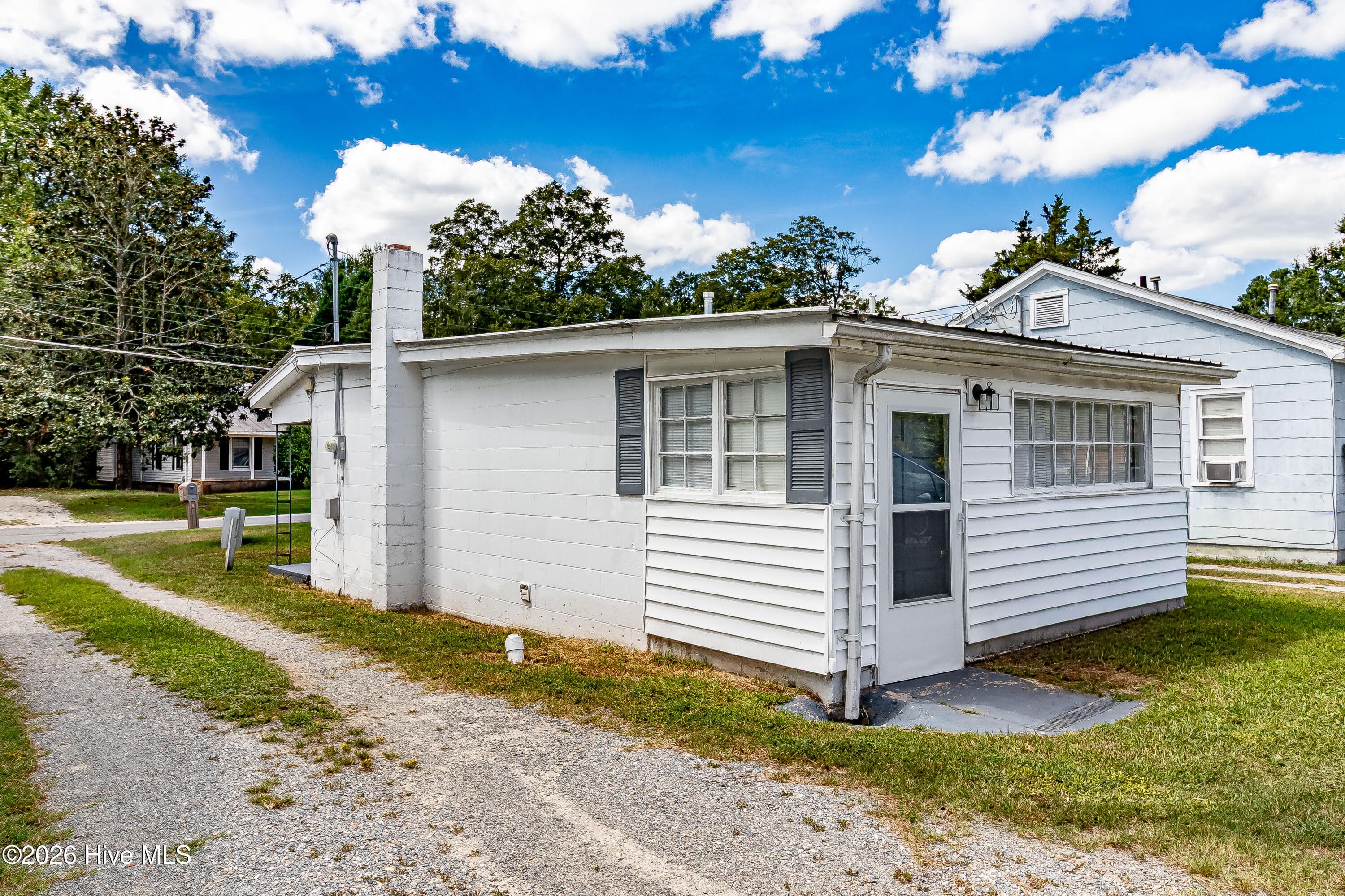 Single Family Residence at 907 E 4th Street, Goldsboro, NC 27534, photo 5 of 21