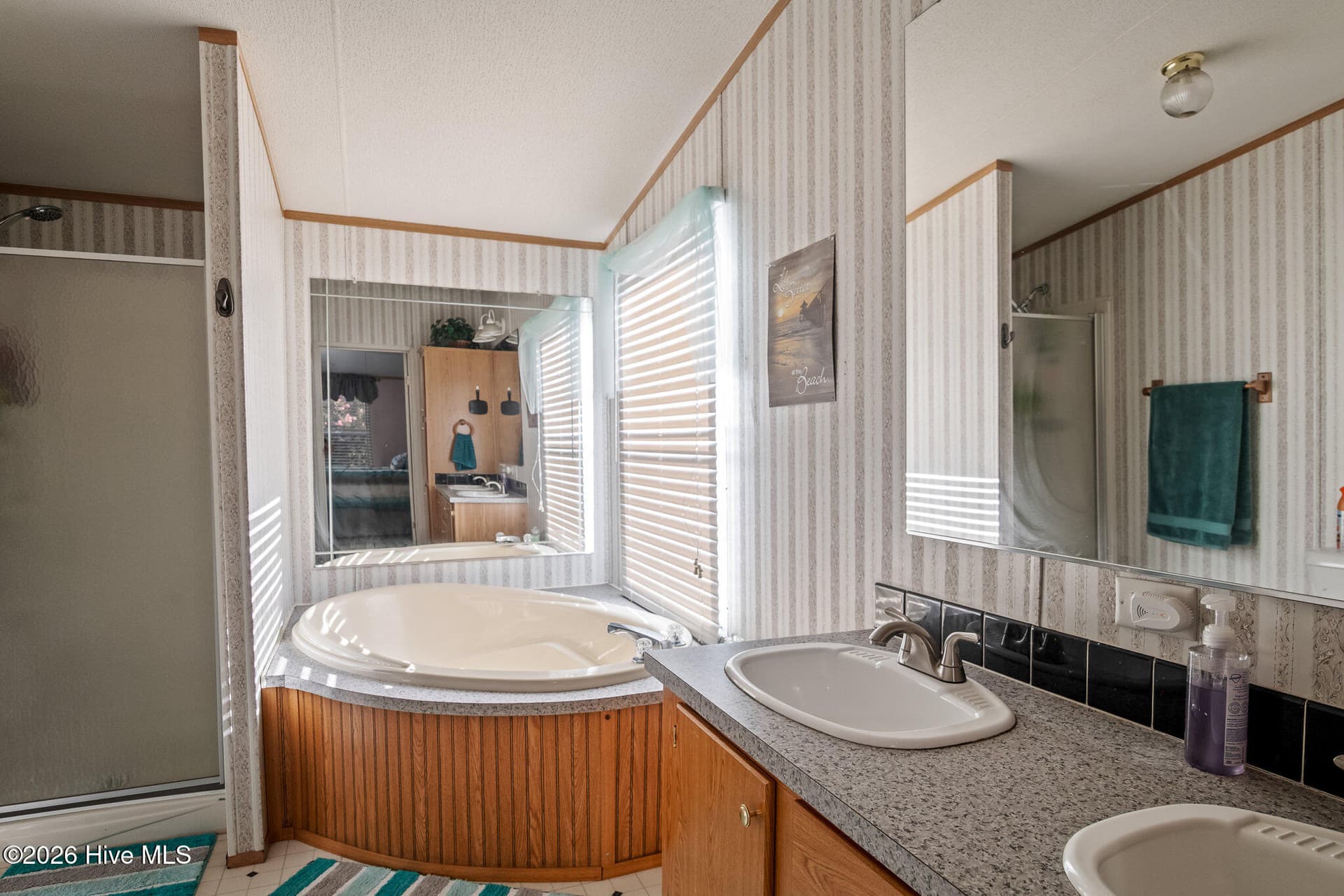 Manufactured Home at 1989 Scotch Sea Lane SW, Supply, NC 28462, photo 11 of 49