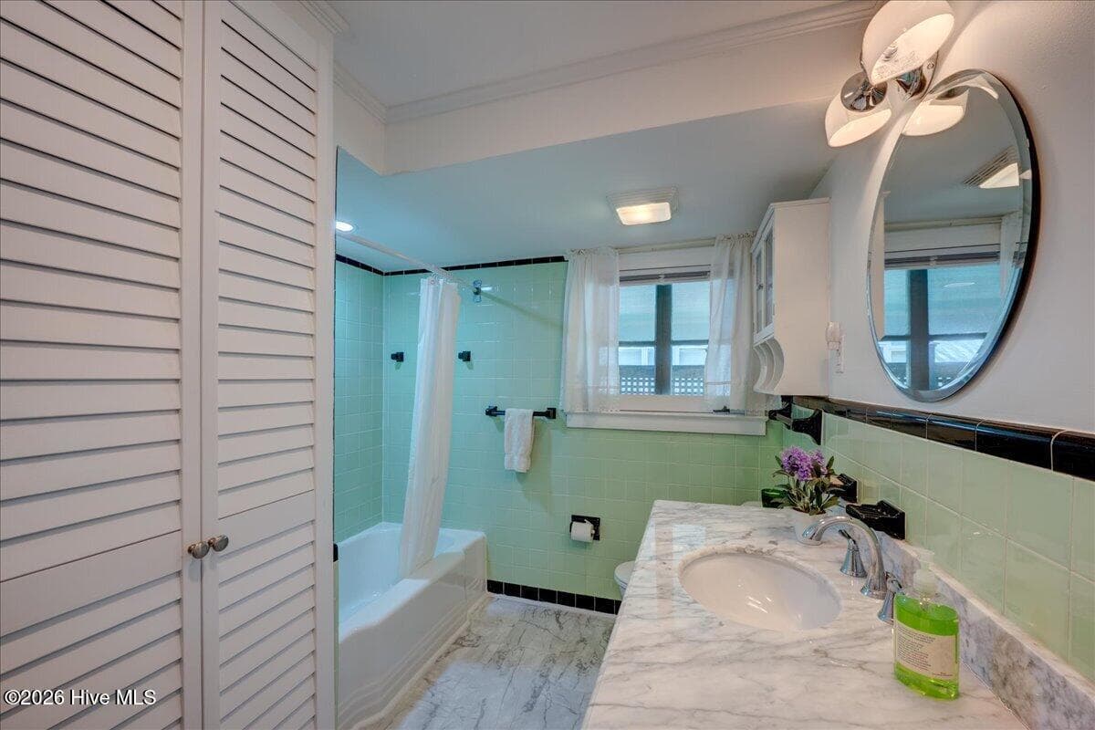 full bath on first floor - 405 Hancock Street, New Bern, NC 28560