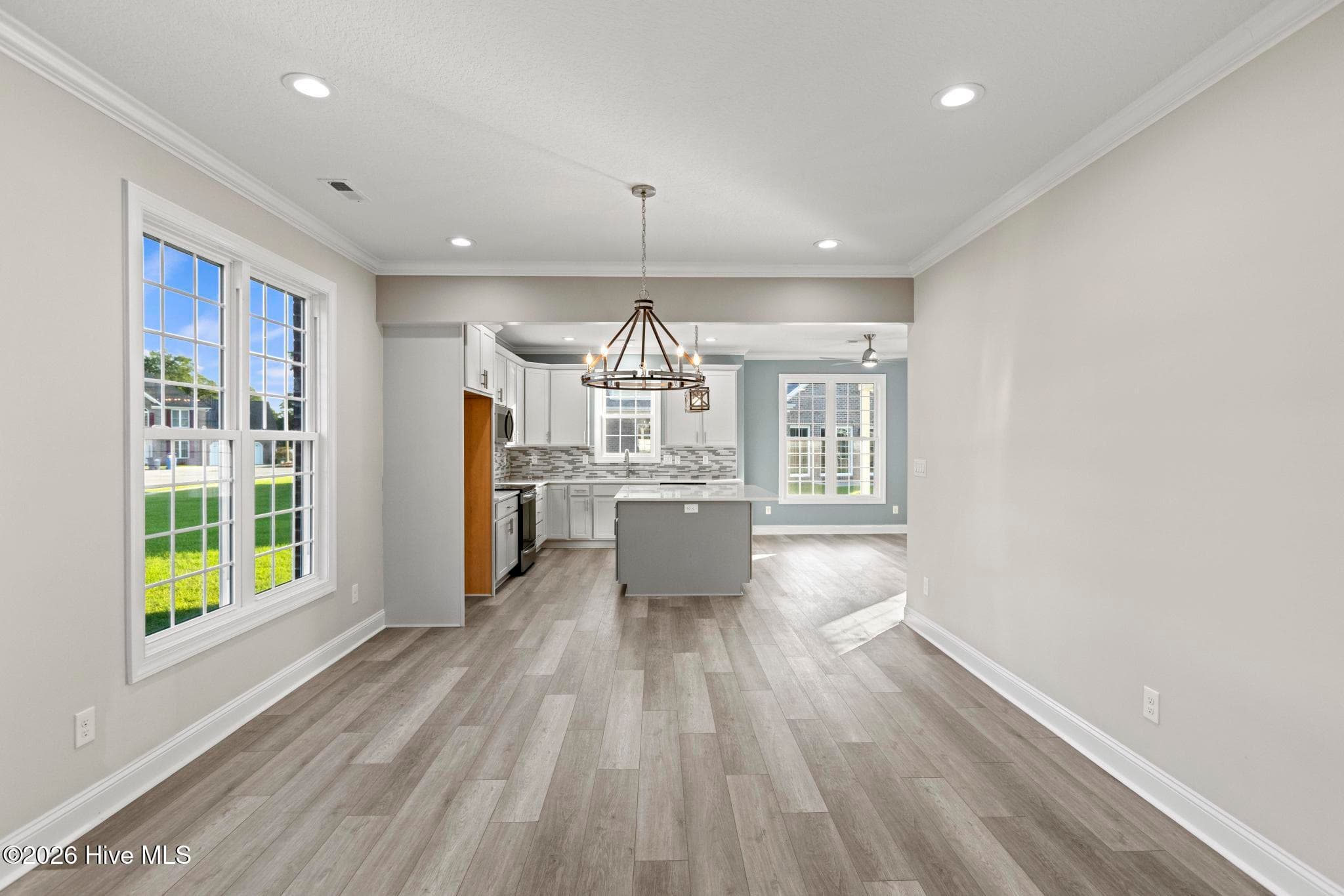 Single Family Residence at 401 King Richard Court, Jacksonville, NC 28546, photo 6 of 46
