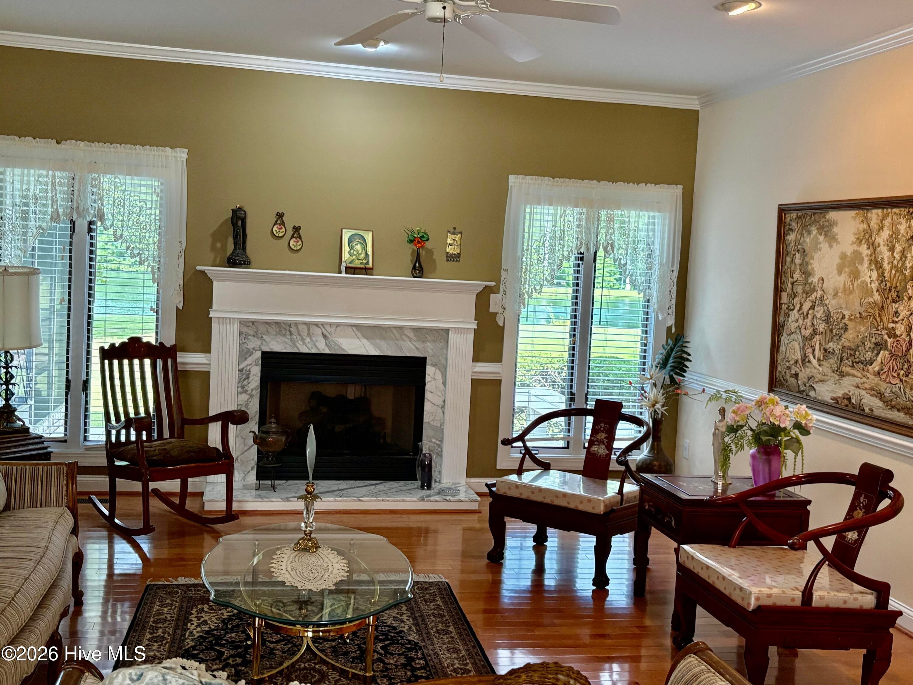 with gas fireplace - 112 Geneva Road, New Bern, NC 28562