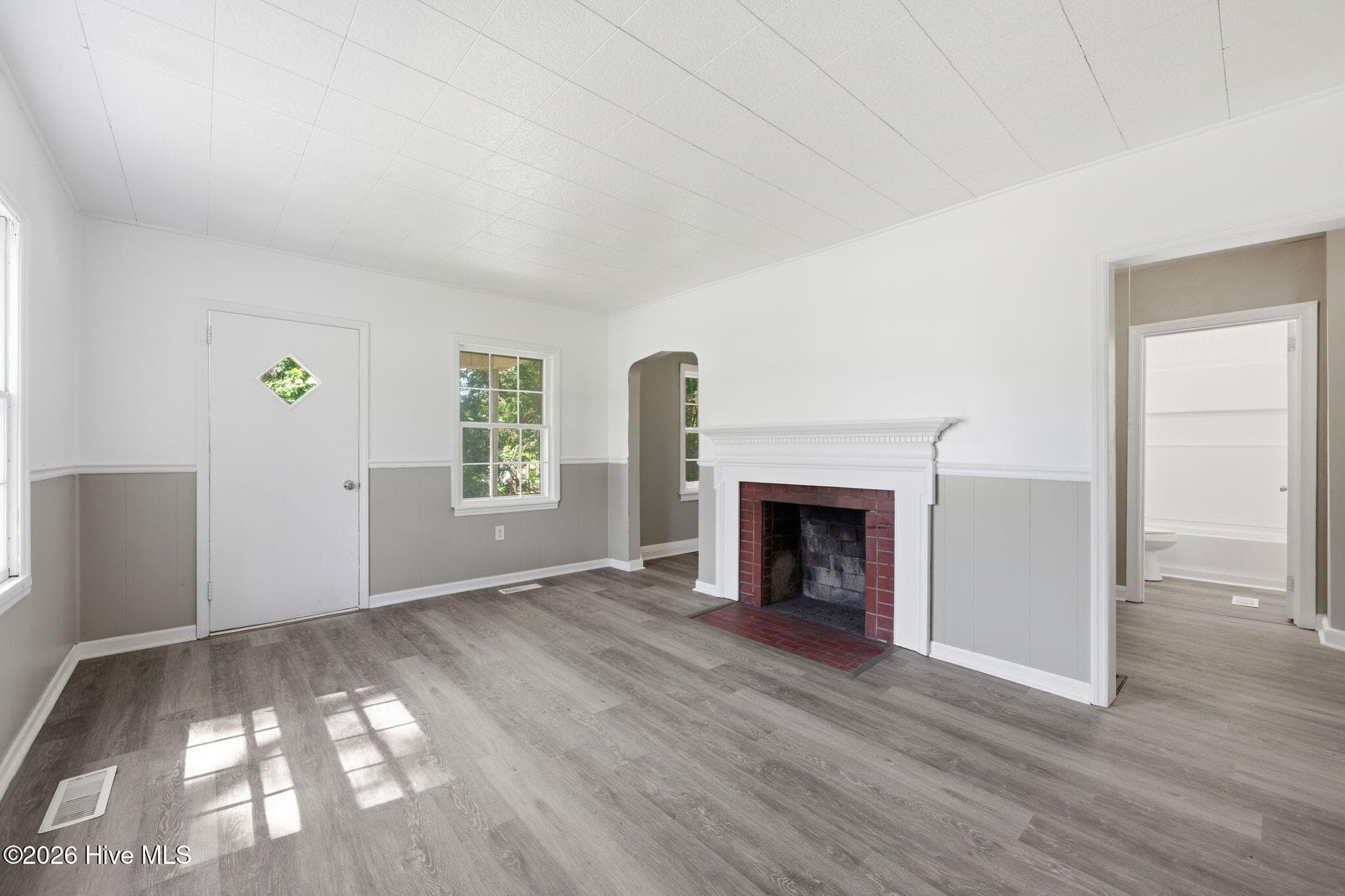 Living Room - View of Door to Covered Side Porch - 1610 Queen Anne Lane, New Bern, NC 28560, New Bern