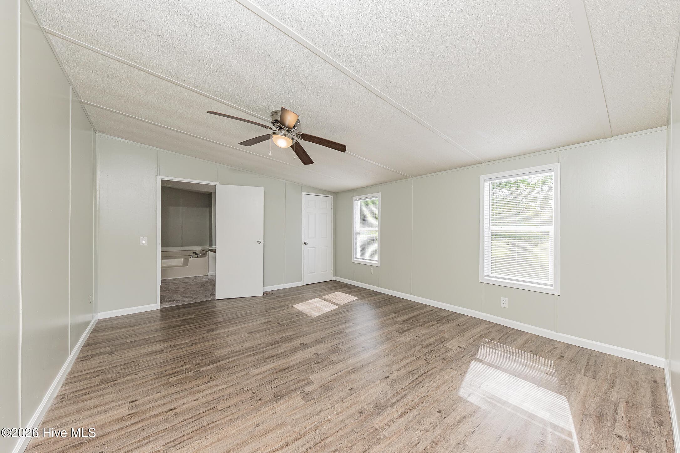 Manufactured Home at 122 Woodbrook Drive, Midway Park, NC 28544, photo 25 of 47