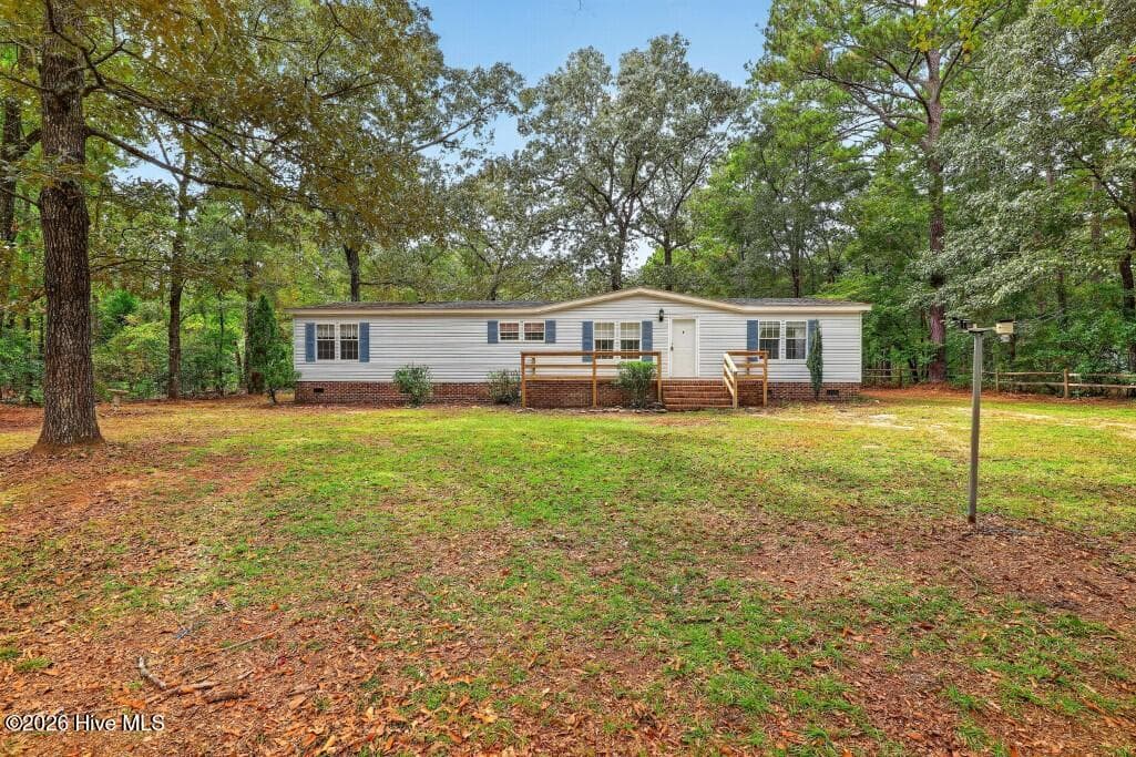Manufactured Home at 4105 Maggie Lane, New Bern, NC 28560, photo 2 of 43