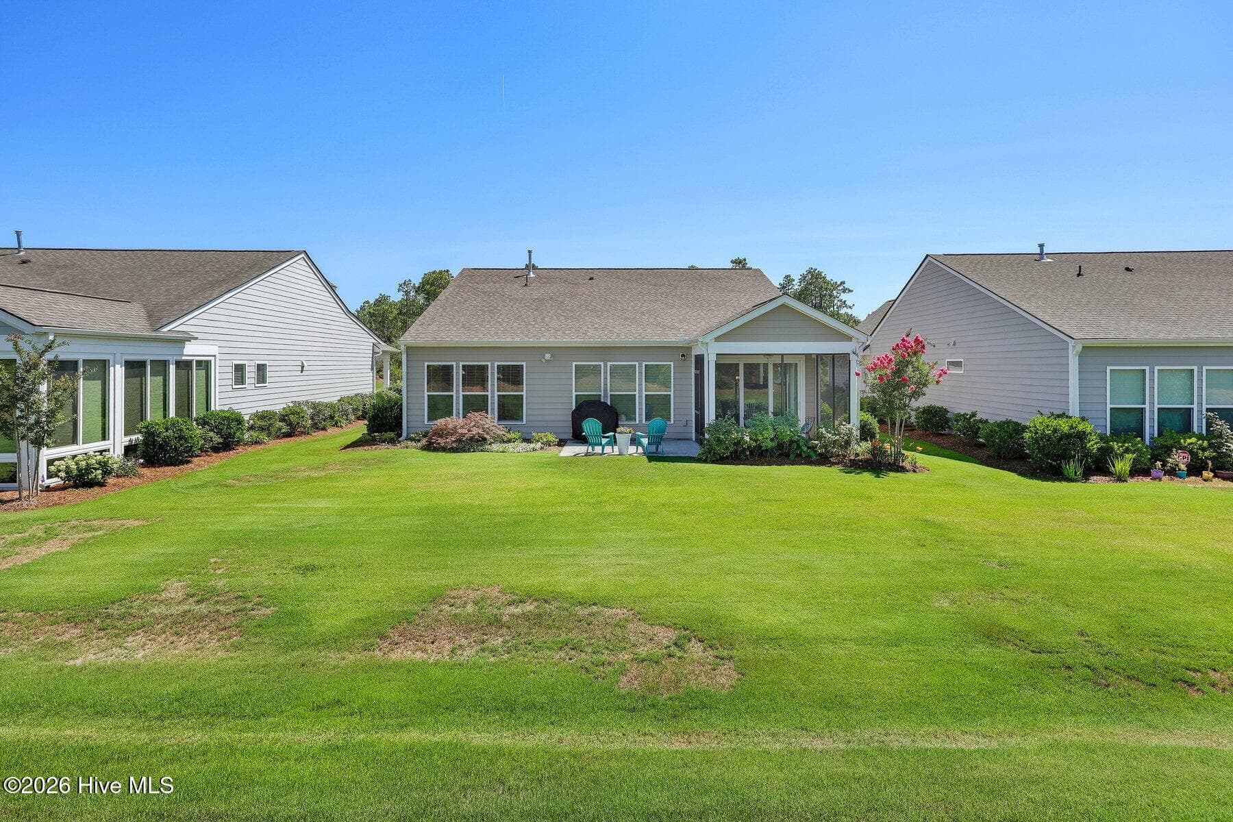 Single Family Residence at 665 Folsom Avenue, Wilmington, NC 28412, photo 4 of 5