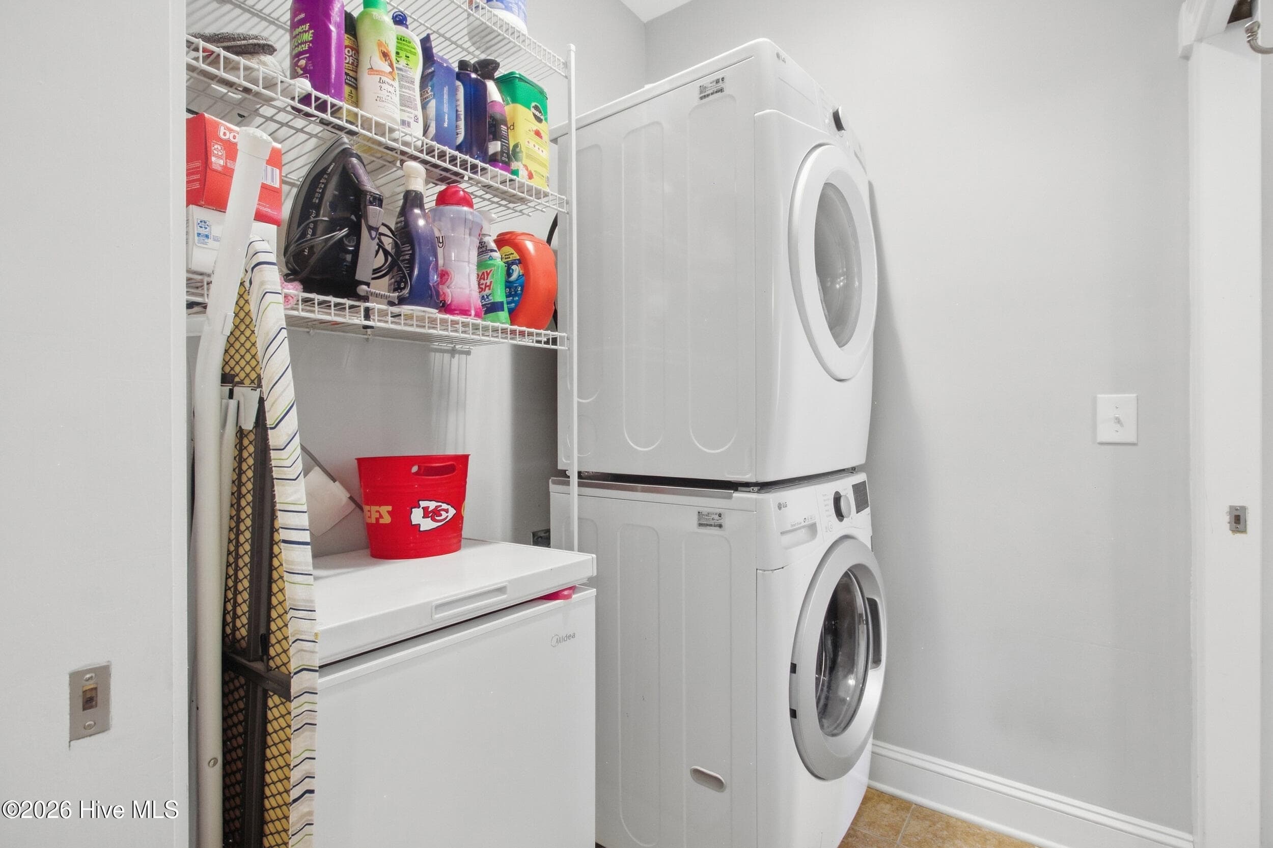 Laundry - 1012 Pelican Drive, New Bern, NC 28560