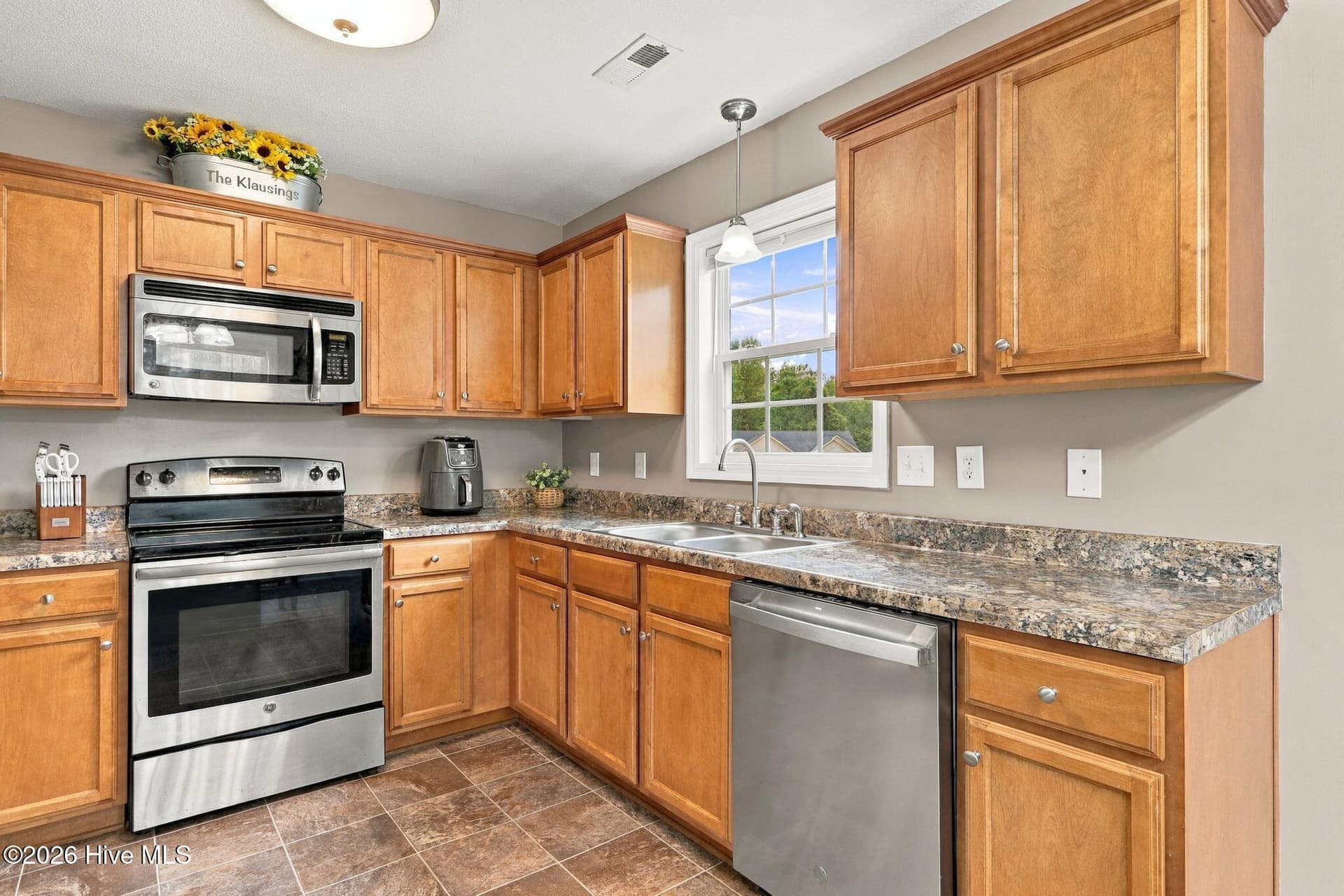 Single Family Residence at 210 Gillespie Drive, Hubert, NC 28539, photo 15 of 49