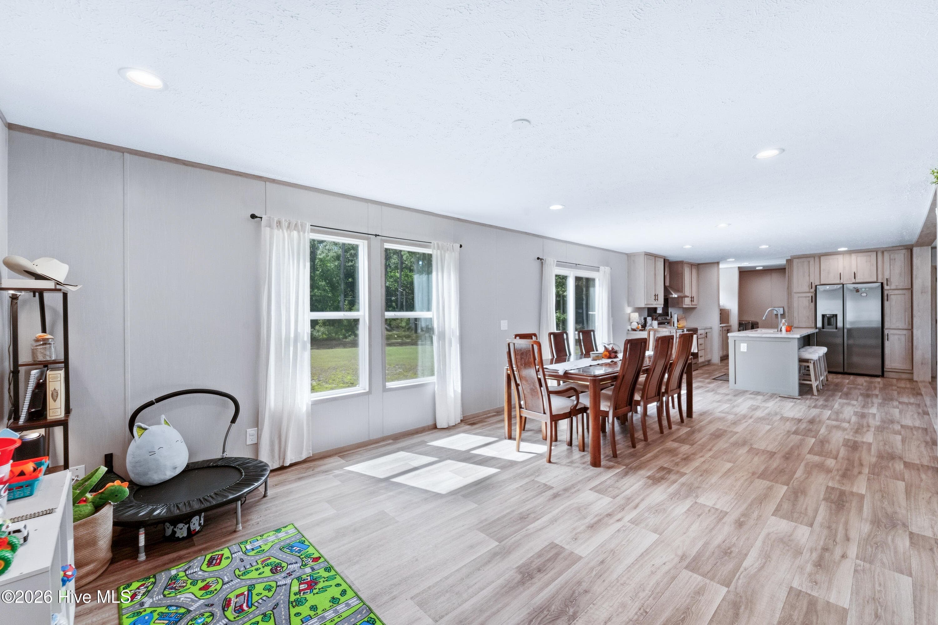 FAMILY ROOM - 856 Old 30 Road, Jacksonville, NC 28546