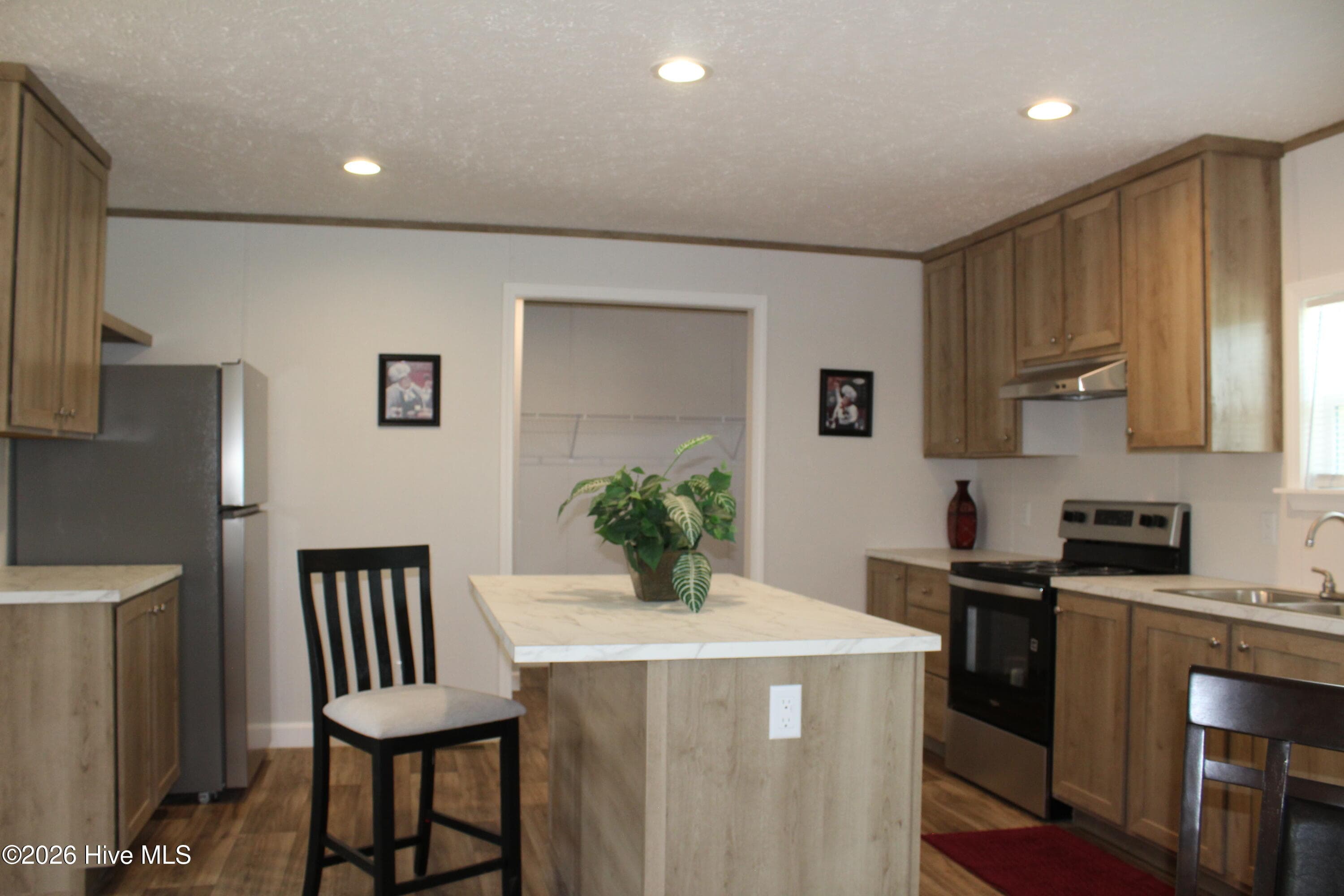Manufactured Home at 950 Blind Bridge Road, Magnolia, NC 28453, photo 9 of 32